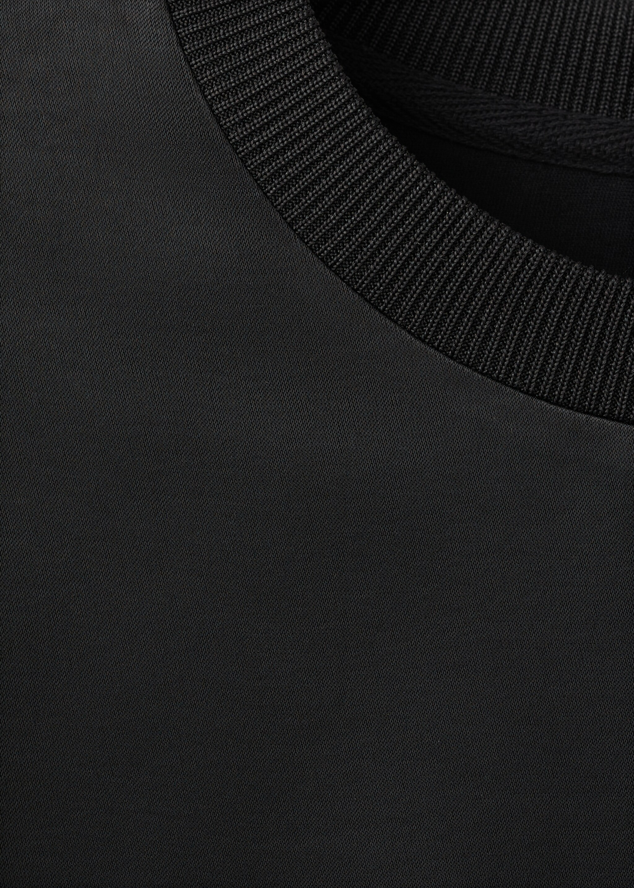 Blouse crop satinée - Détail de l'article 8, Noir. Ref: 27021294-00.