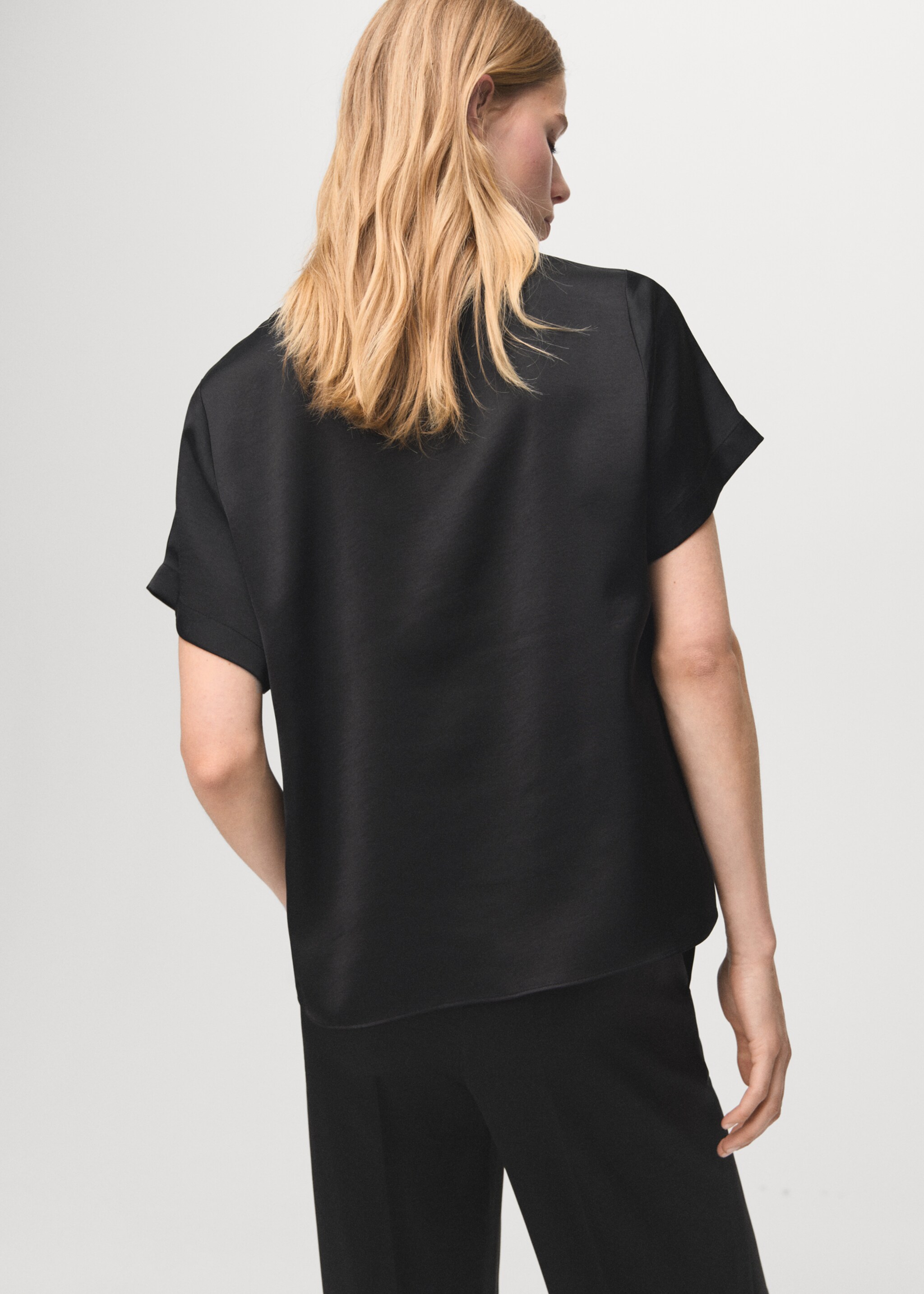 Blouse crop satinée - Verso de l’article, Noir. Ref: 27021294-00.