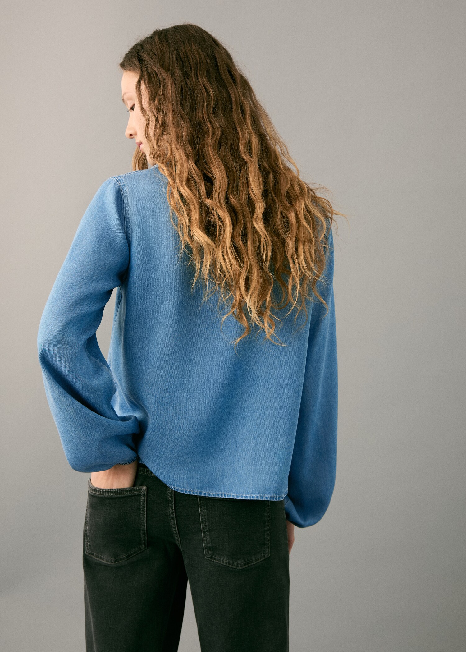 Lyocell blouse with bow - Reverse of the article