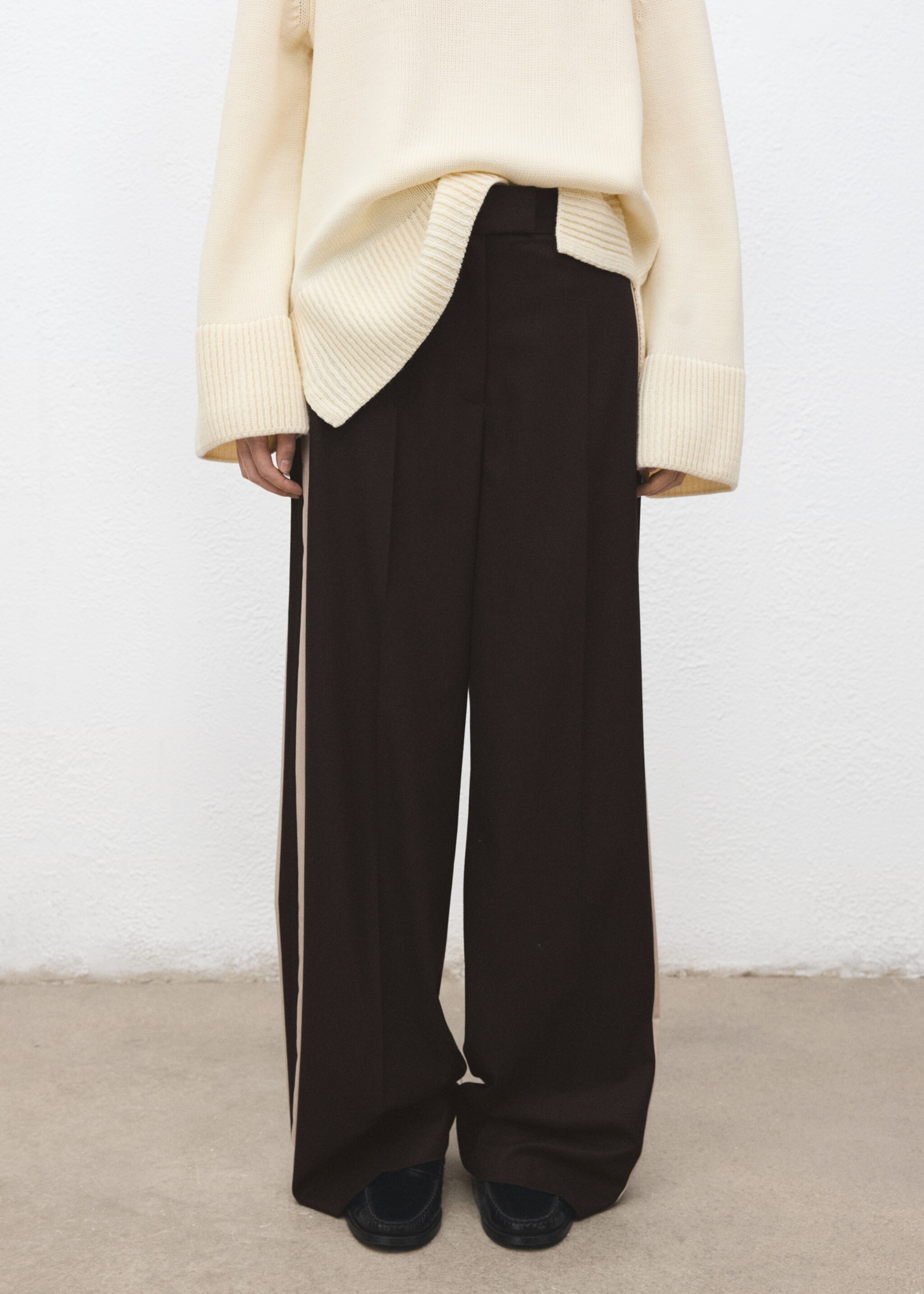 Wide-leg trousers with contrasting stripe - Medium plane, Chocolate. Ref: 27021296-00.