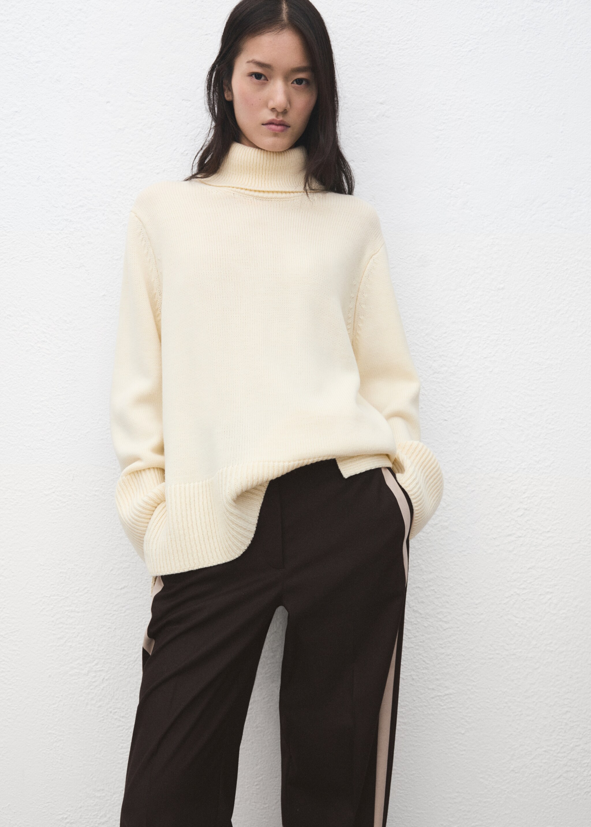 Wide-leg trousers with contrasting stripe - Details of the article 1, Chocolate. Ref: 27021296-00.