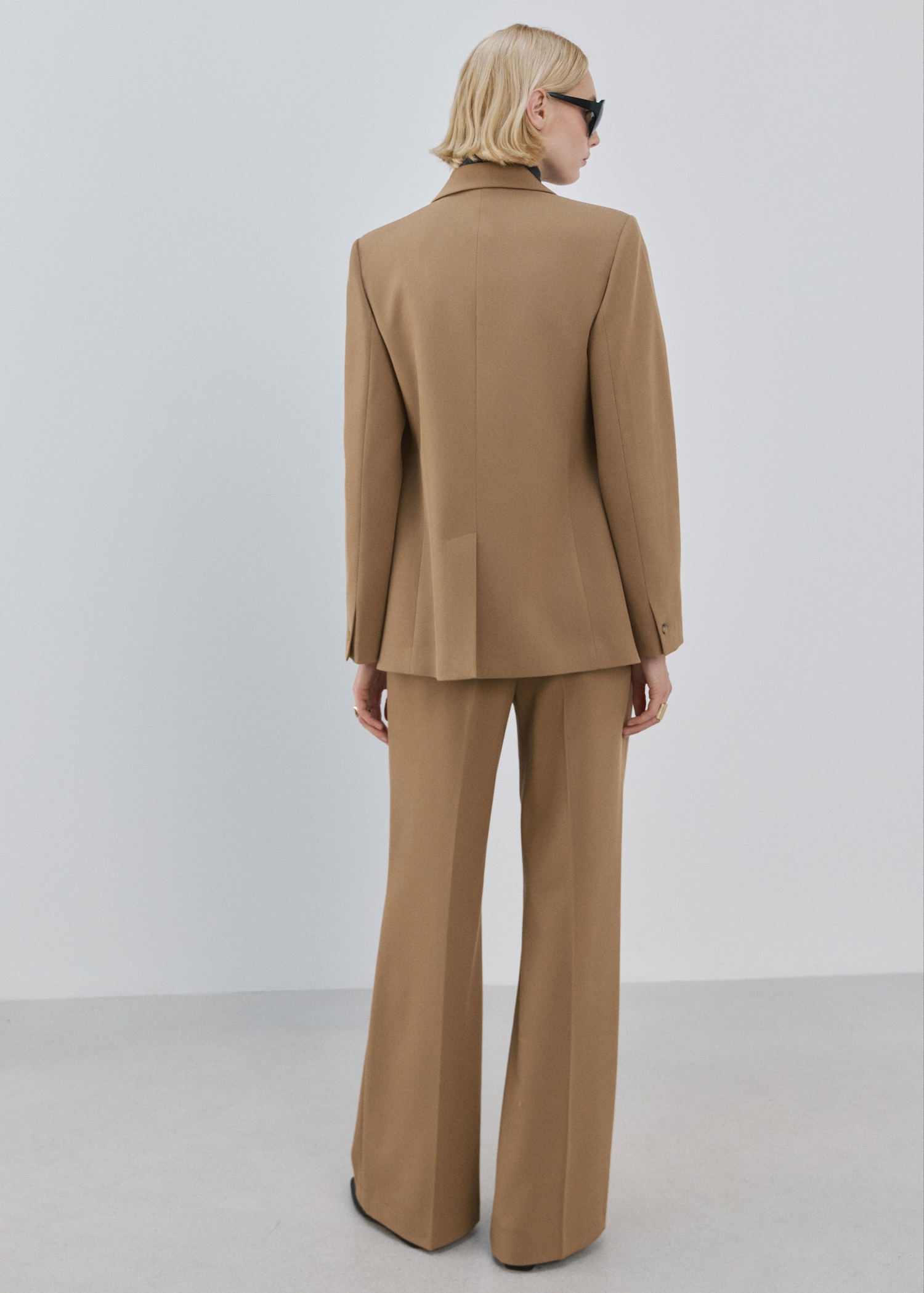 Rechte broek met lage taille - Achterkant van het artikel