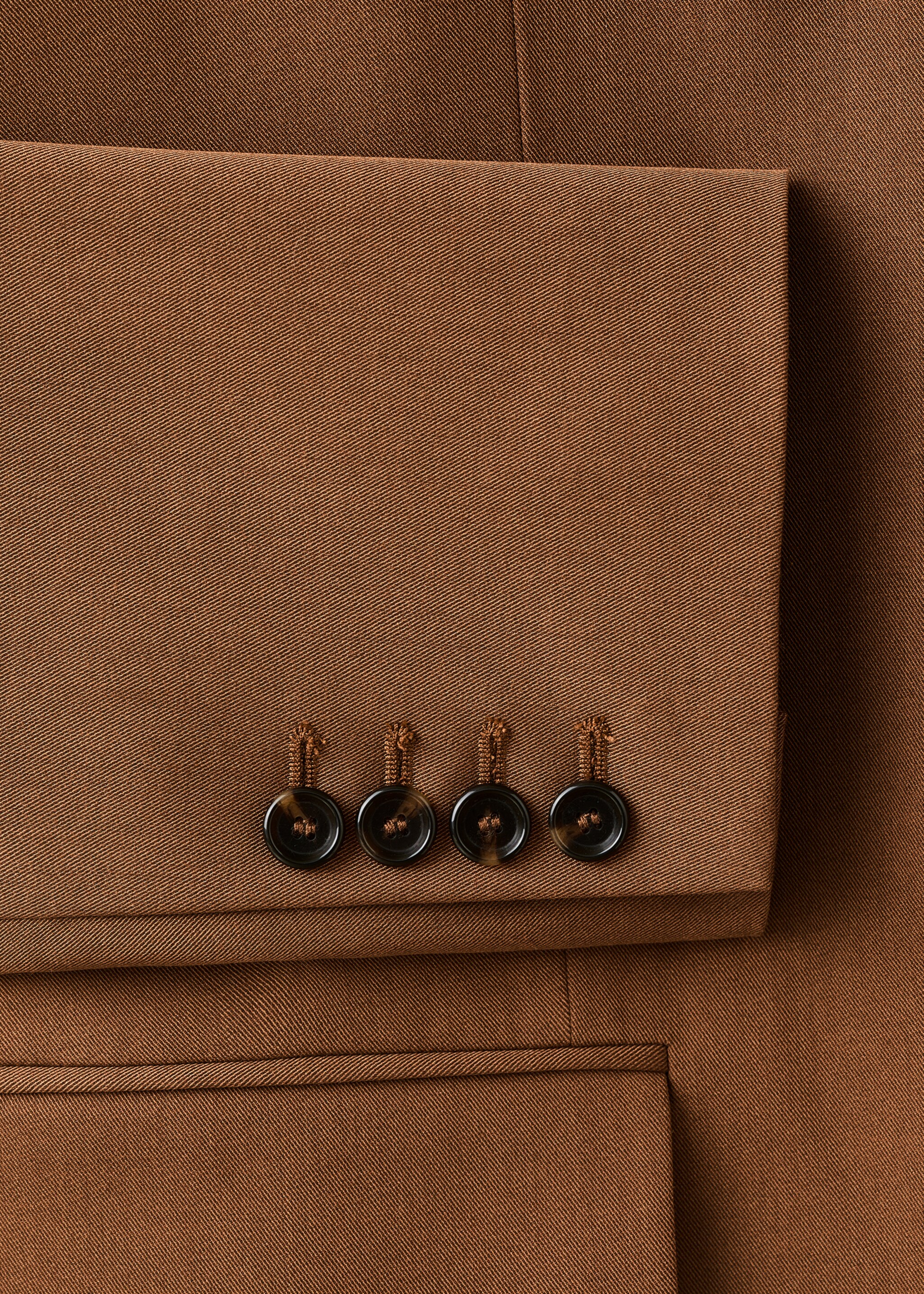 بليزر مستقيم بجيوب قلابة - تفاصيل المنتج 0, كراميل. Ref: 27021299-00.