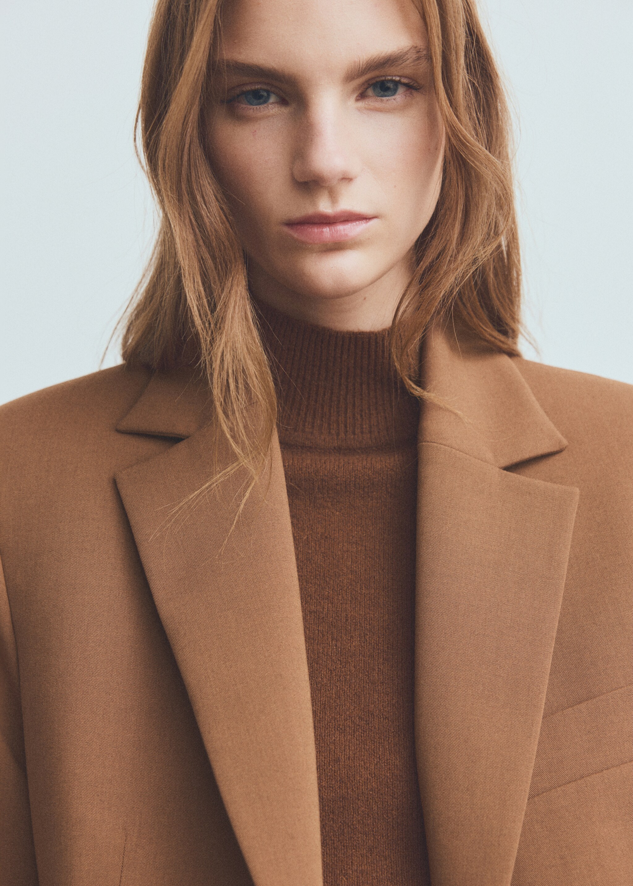 بليزر مستقيم بجيوب قلابة - تفاصيل المنتج 1, كراميل. Ref: 27021299-00.