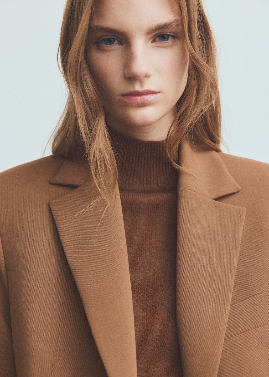 Straight suit jacket with lapel pockets