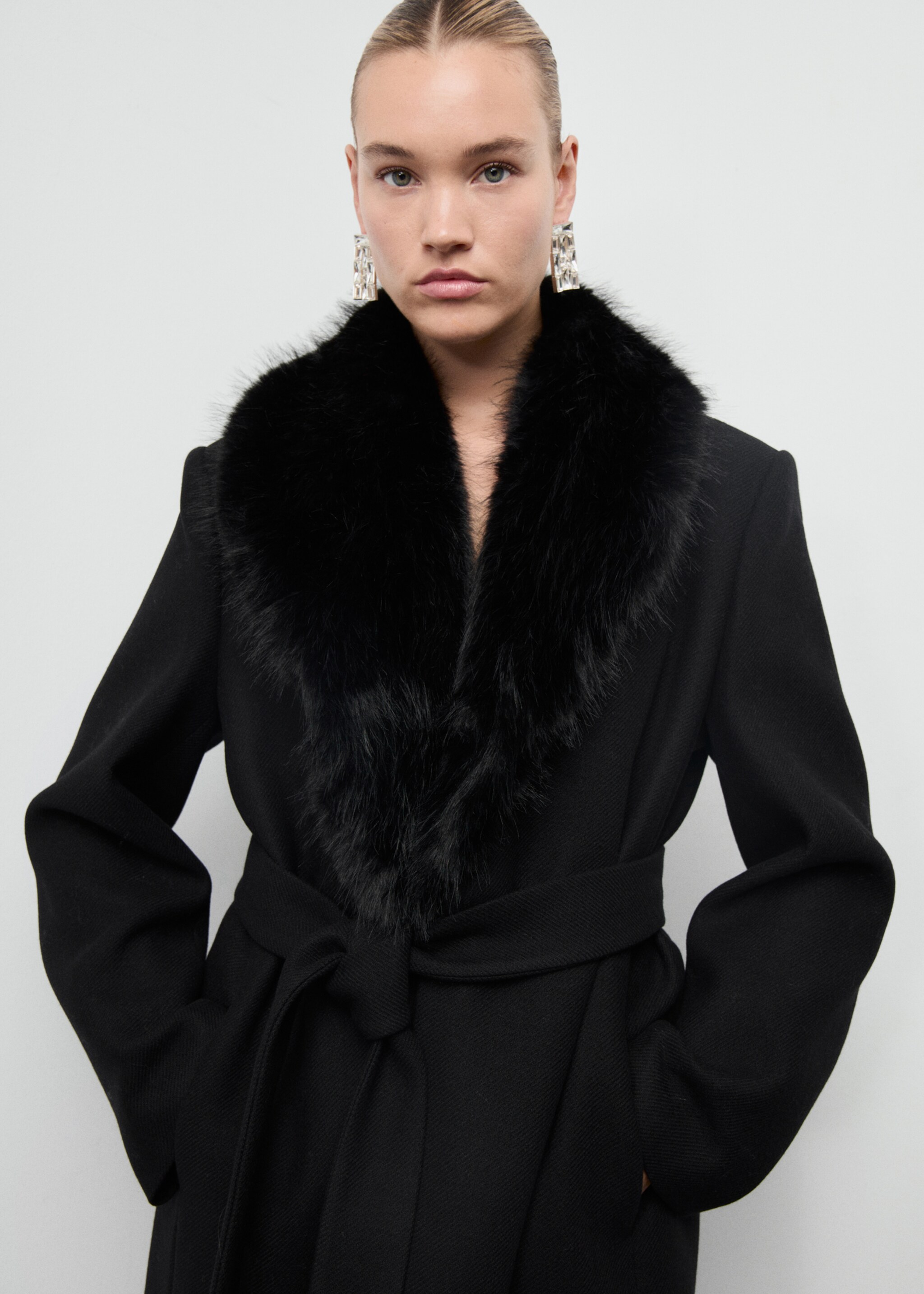 Manteco wool coat with fur collar - Details of the article 5, Black. Ref: 27021302-00.