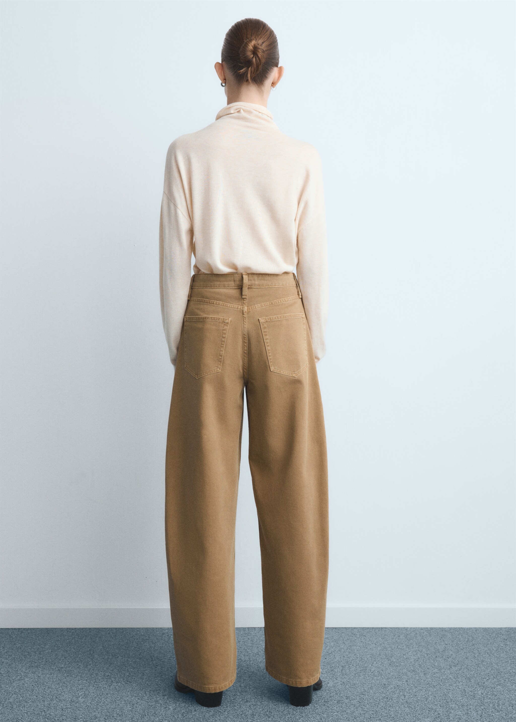 Balloon jeans with welt pockets - Reverse of the article, Caramel. Ref: 27021317-00.