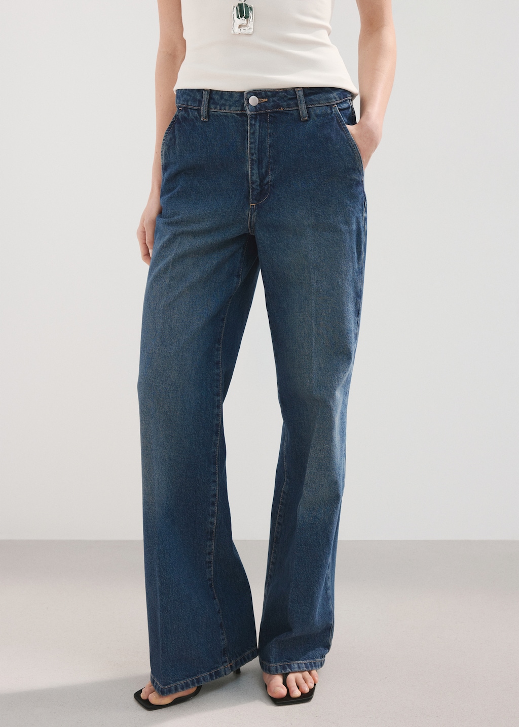 Wide leg mid-rise jeans - image 3