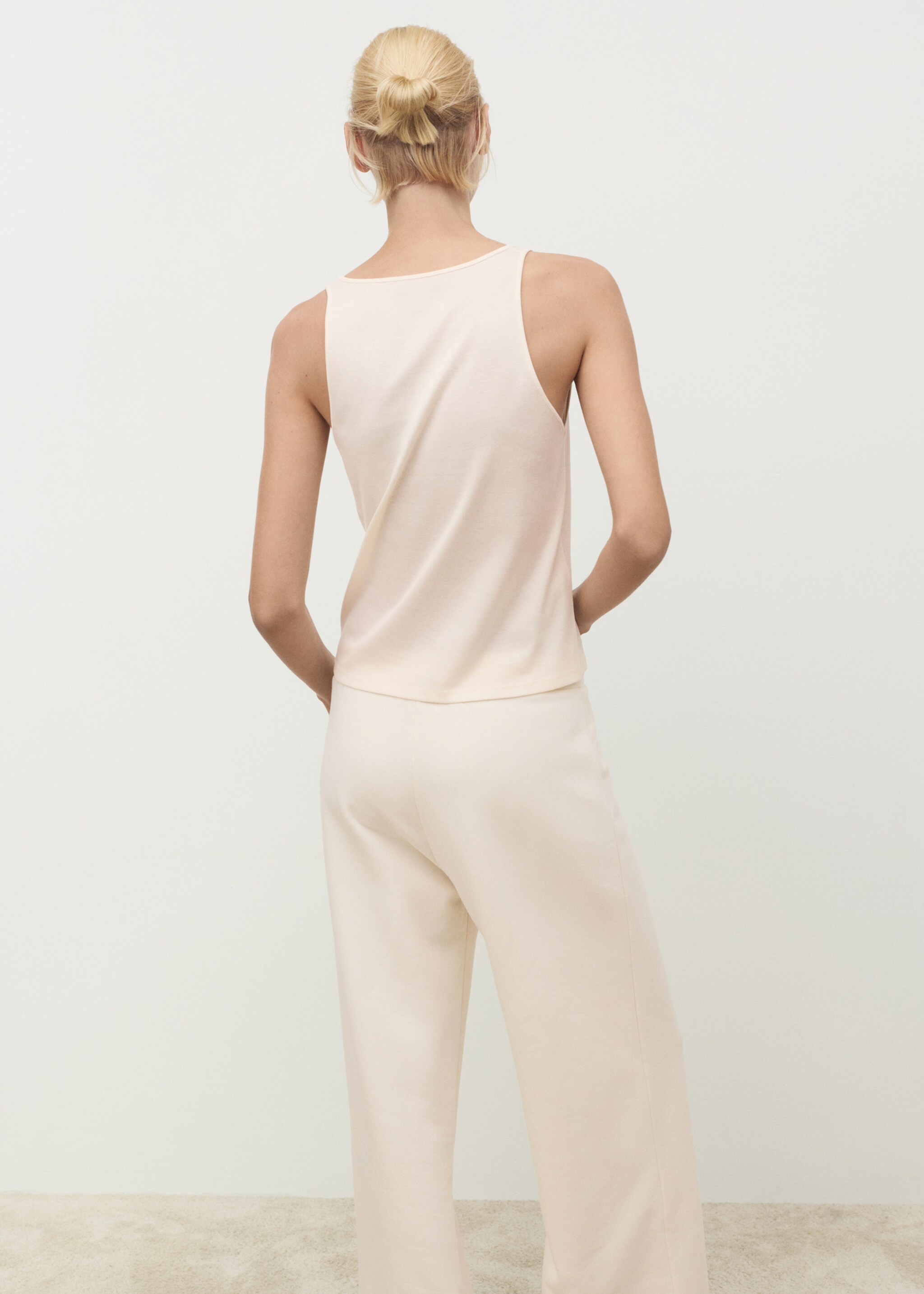Top algodón tirantes cuello pico - Reverso del artículo, Vainilla. Ref: 27021322-00.