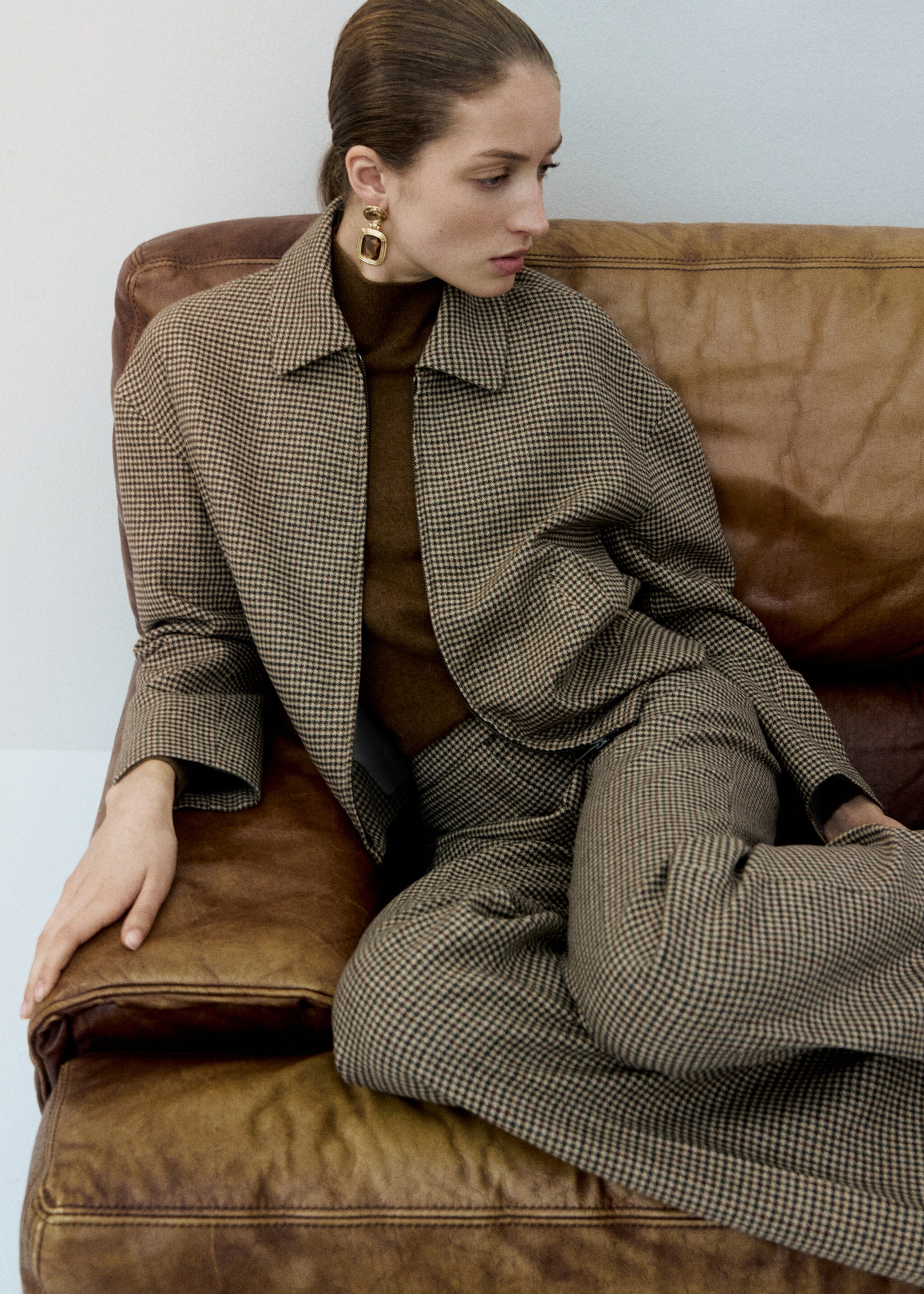 Houndstooth jacket with lapels - Details of the article 2, Medium Brown. Ref: 27021324-00.