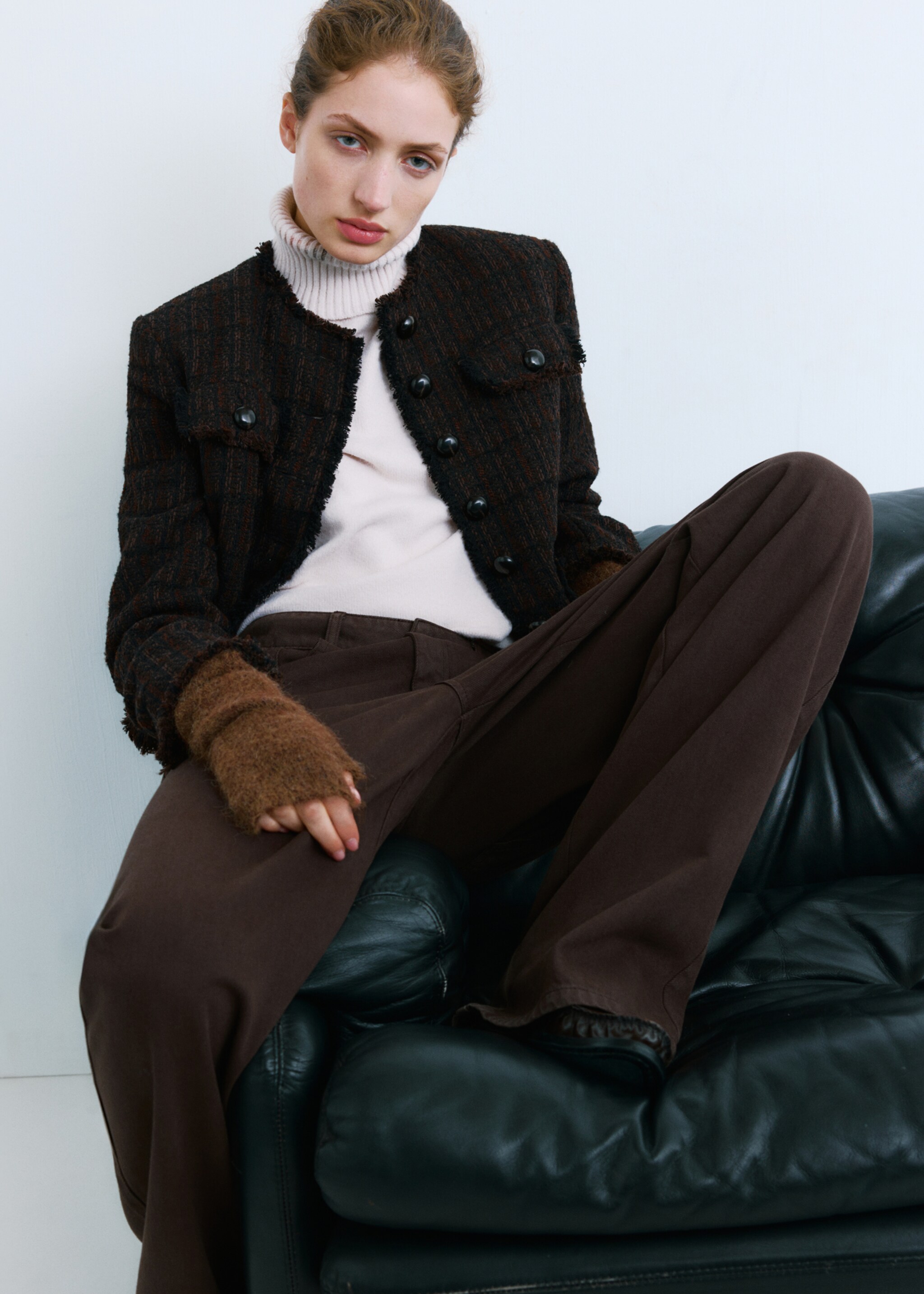 Pocket tweed jacket - Details of the article 2, Chocolate. Ref: 27021325-00.