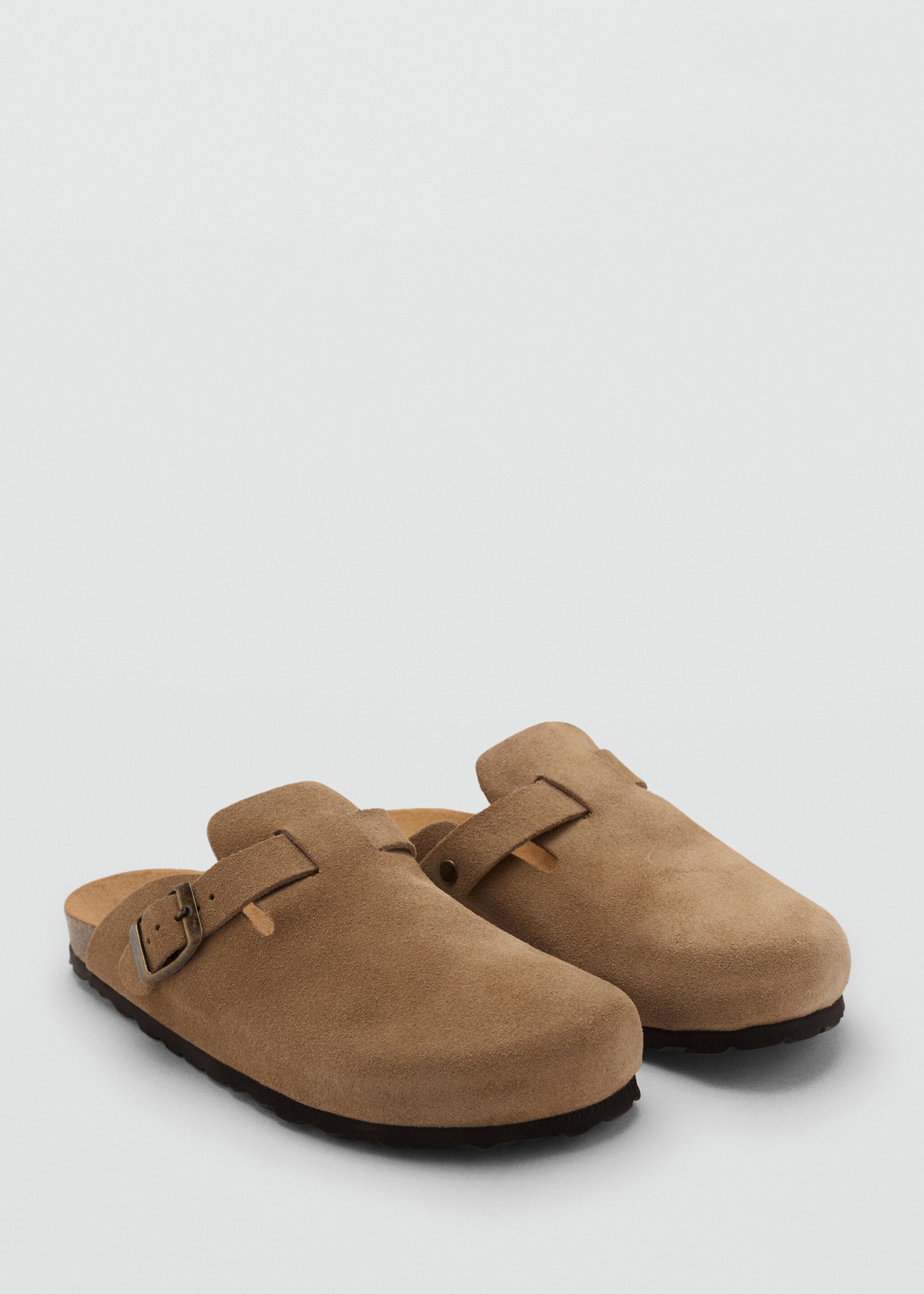 Leather clogs with buckle - Medium plane, Sand. Ref: 27021349-00.