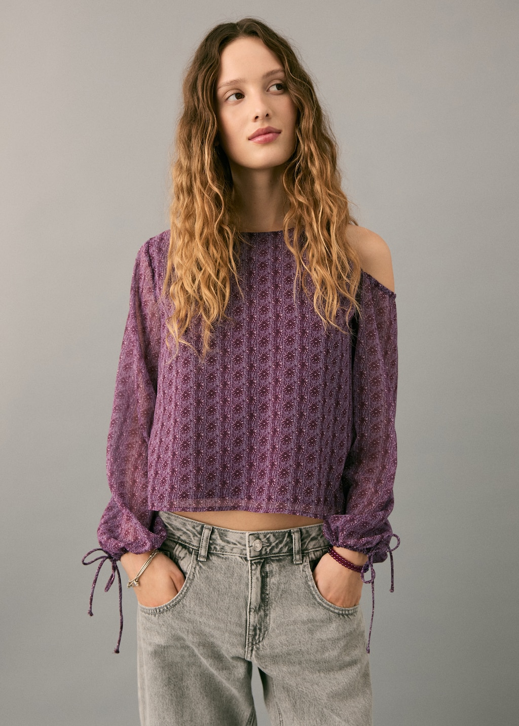 Printed blouse with cut-out