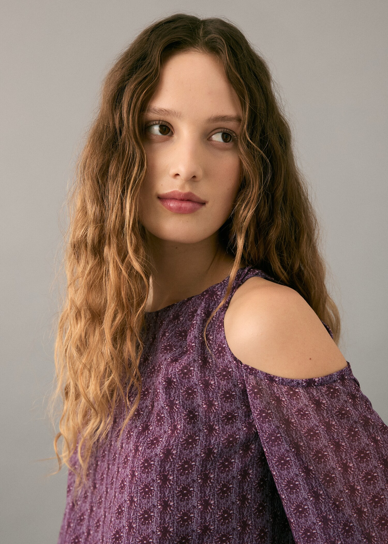 Printed blouse with cut-out - Details of the article 1