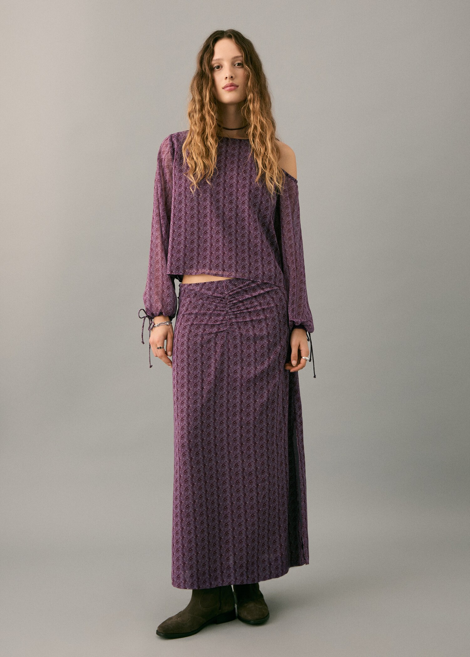 Printed blouse with cut-out - Details of the article 2