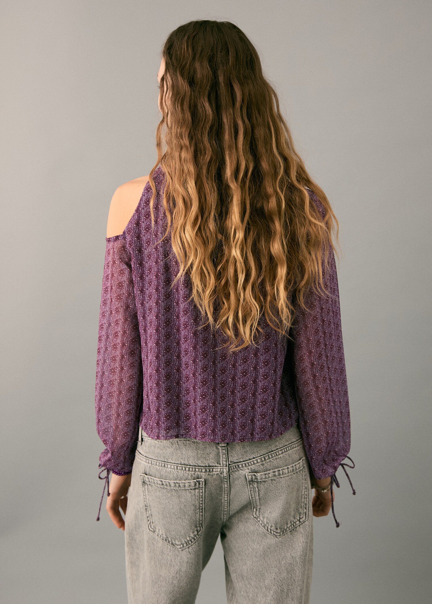 Printed blouse with cut-out - Reverse of the article