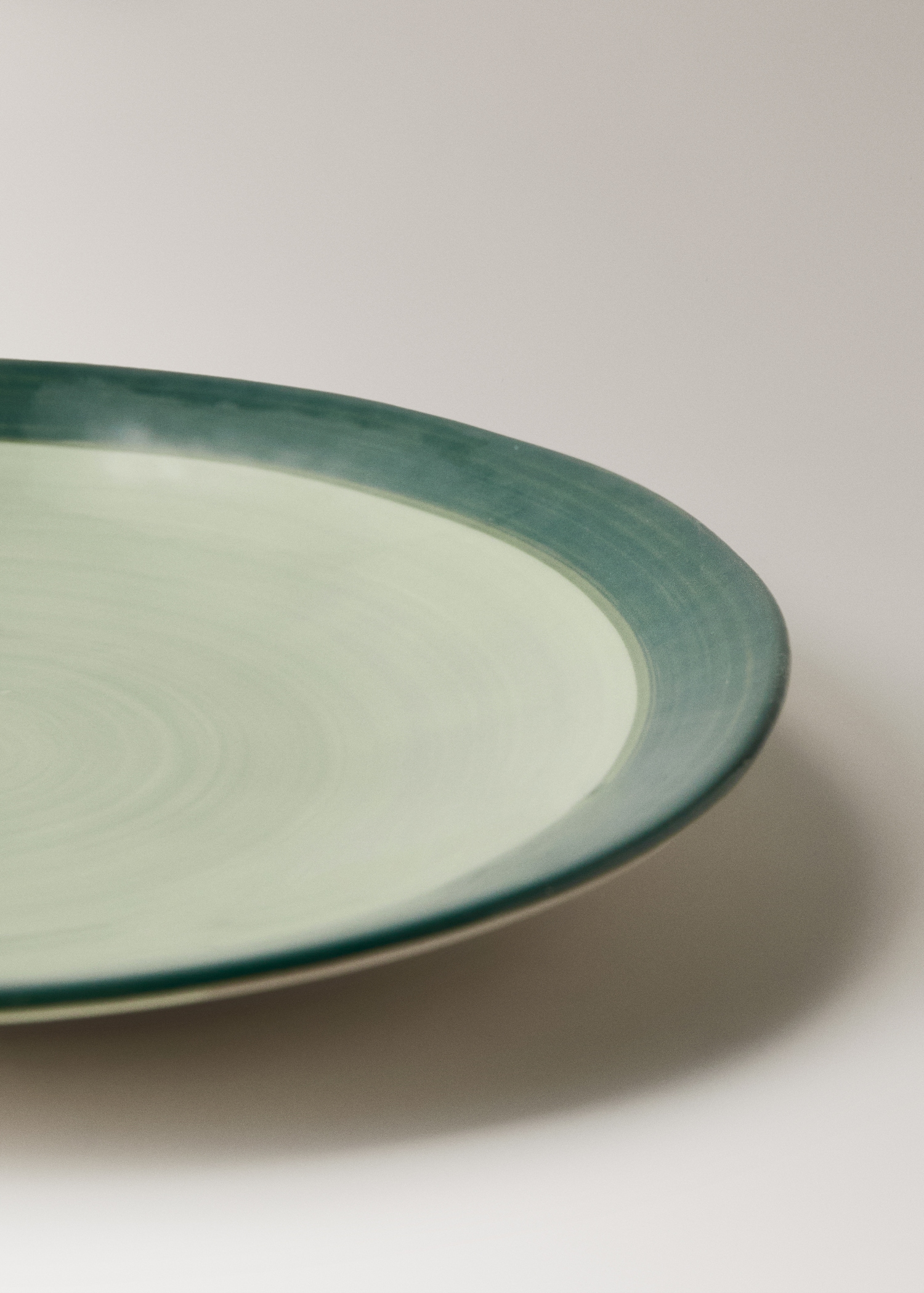 Bicolour stoneware dessert plate - Details of the article 2