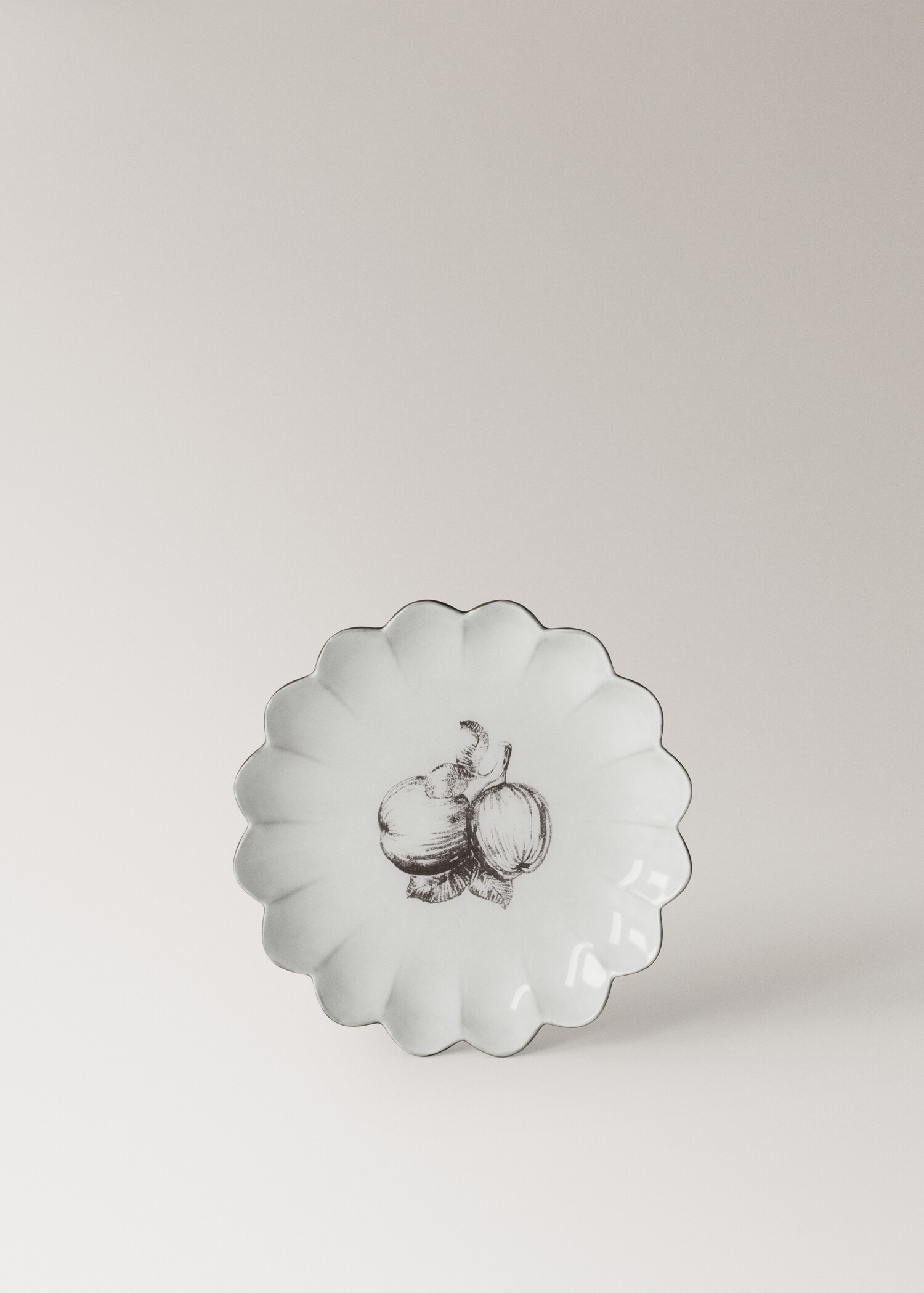 Stoneware dessert plate with scalloped shape - Article without model