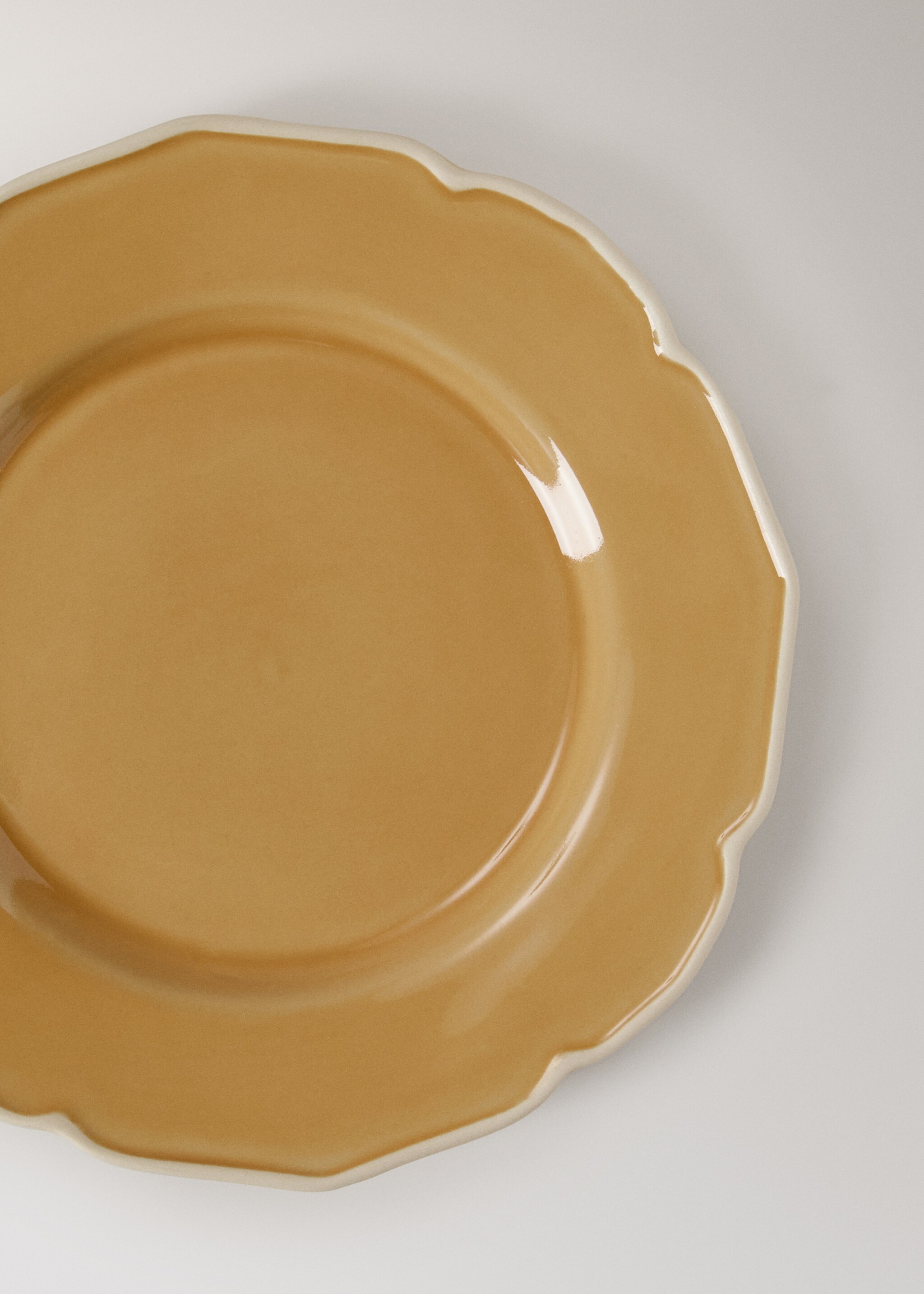 Stoneware dessert plate with wavy design - Details of the article 1, Mustard. Ref: 27021527-00.