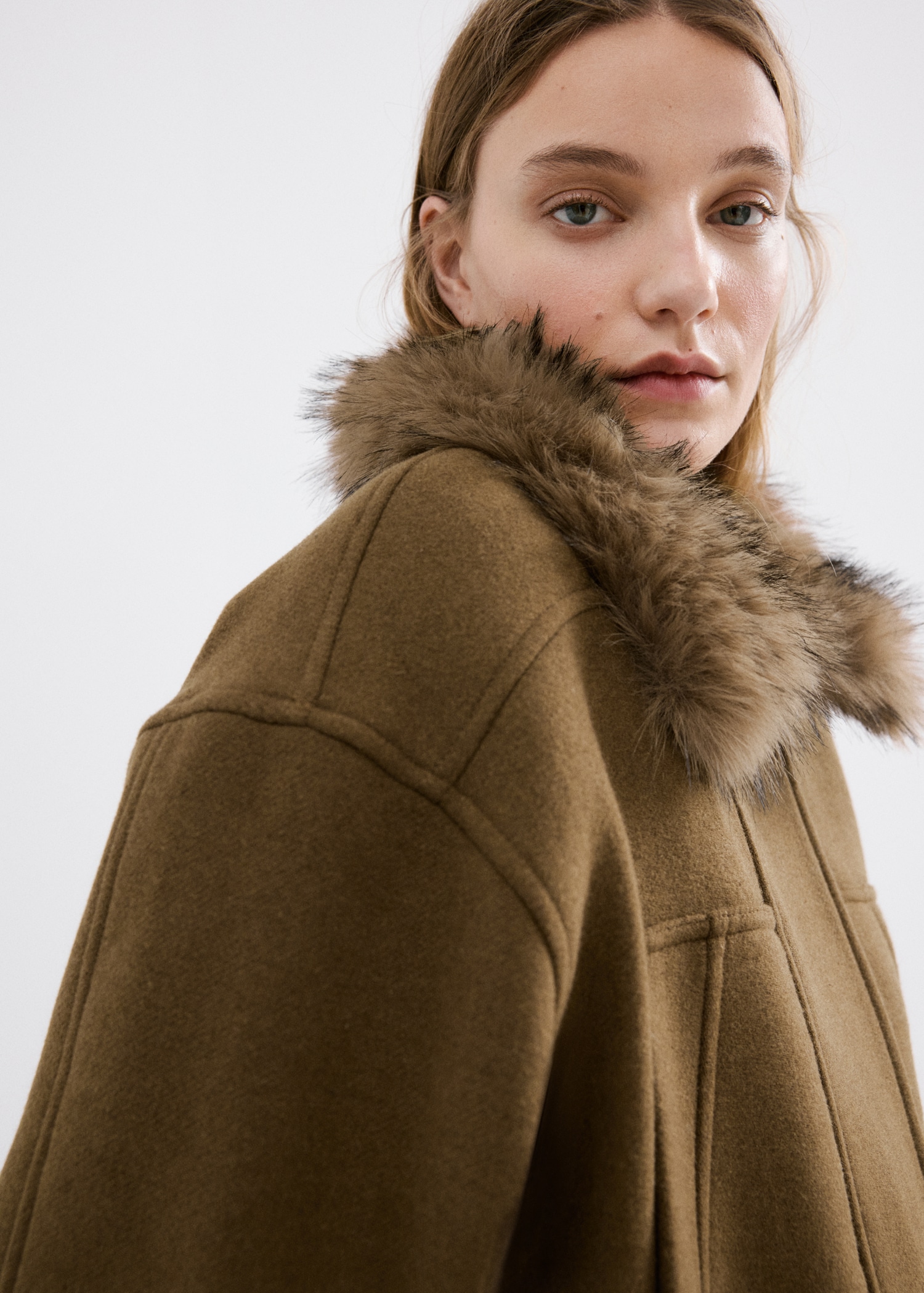 Wool blend jacket with fur collar - Details of the article 1