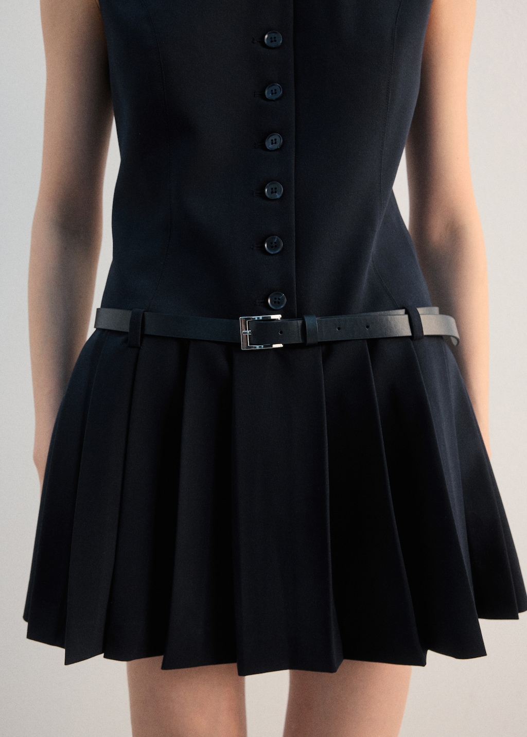 Pleated dress with belt