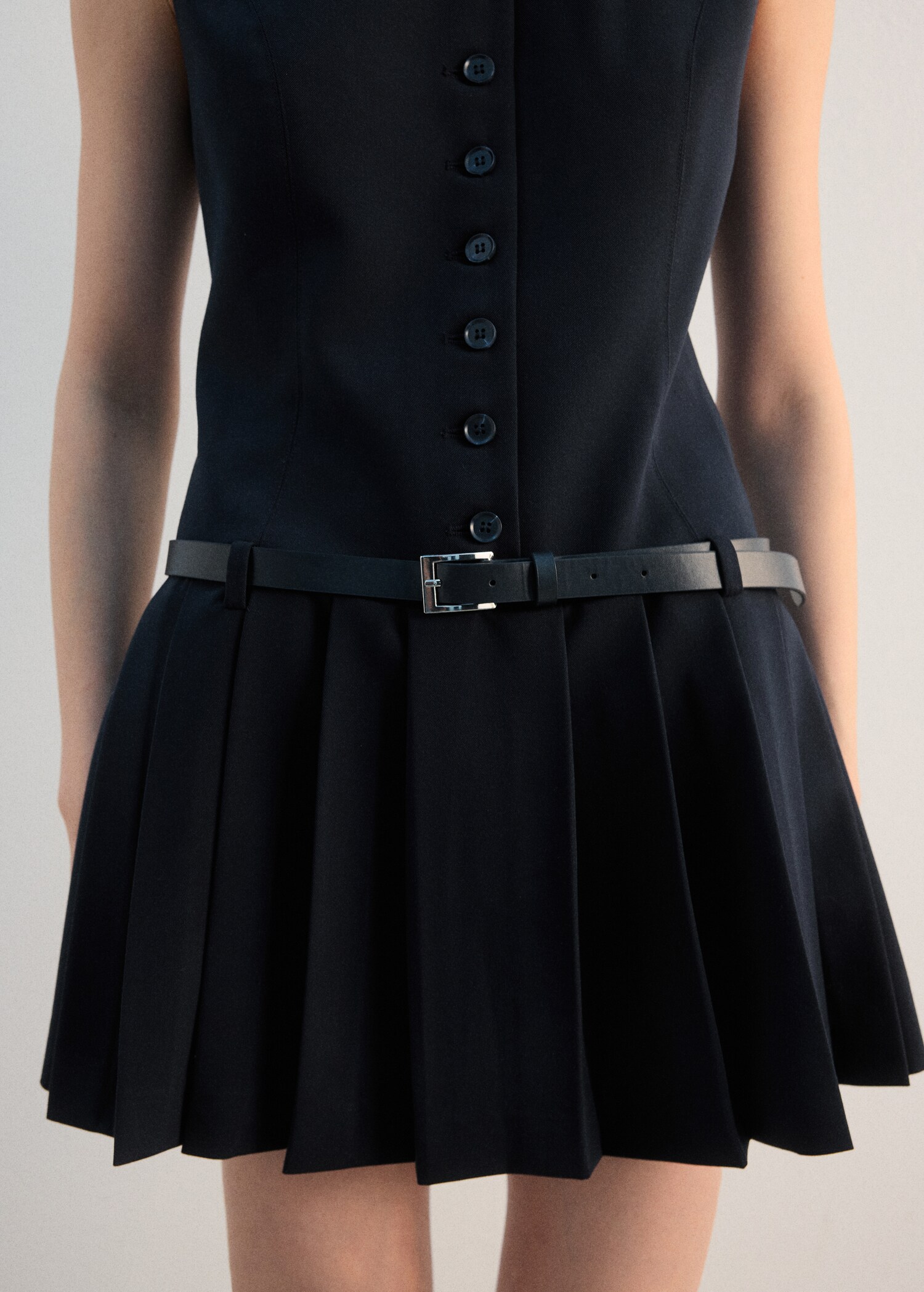Pleated dress with belt - Medium plane