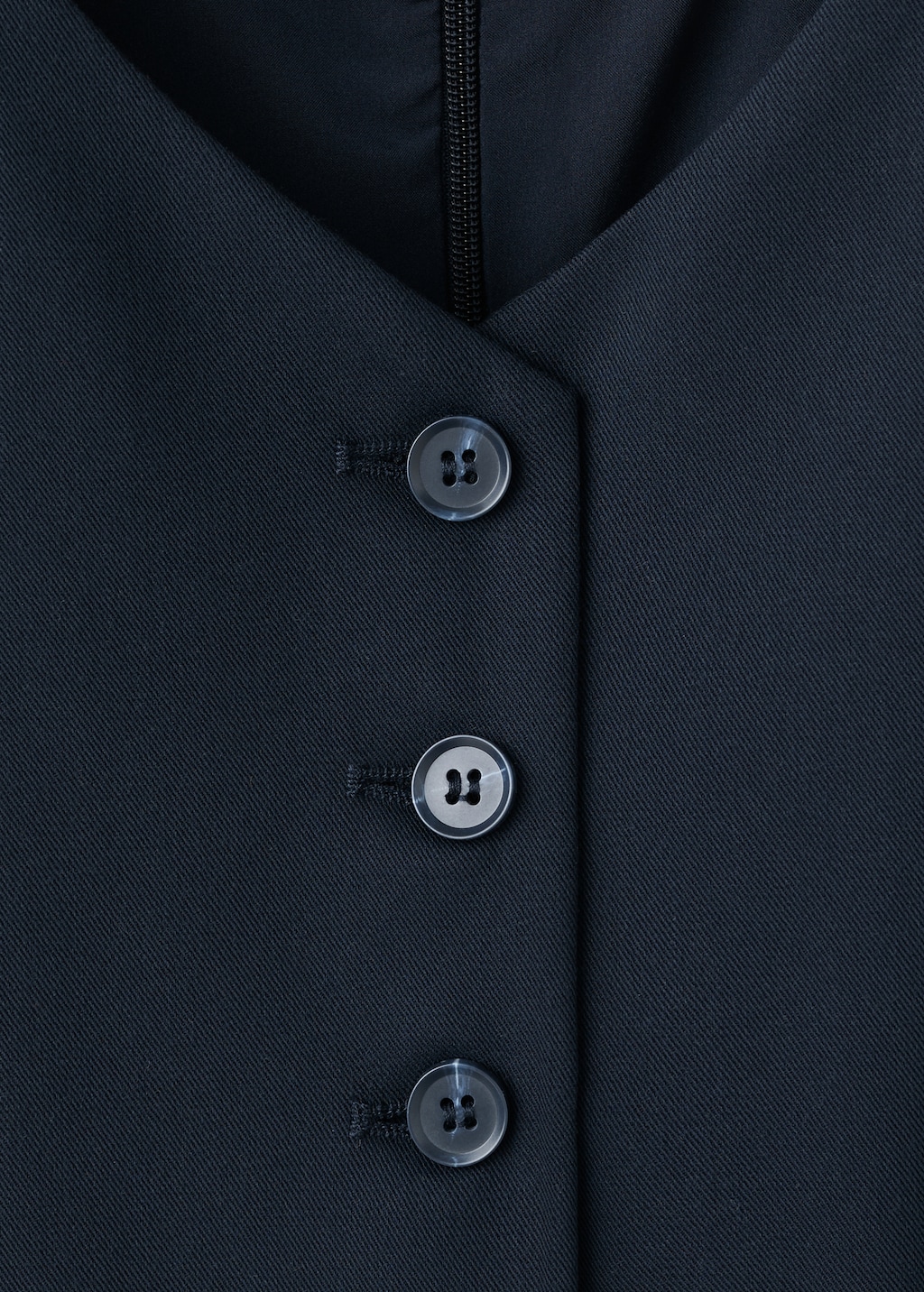 Pleated dress with belt