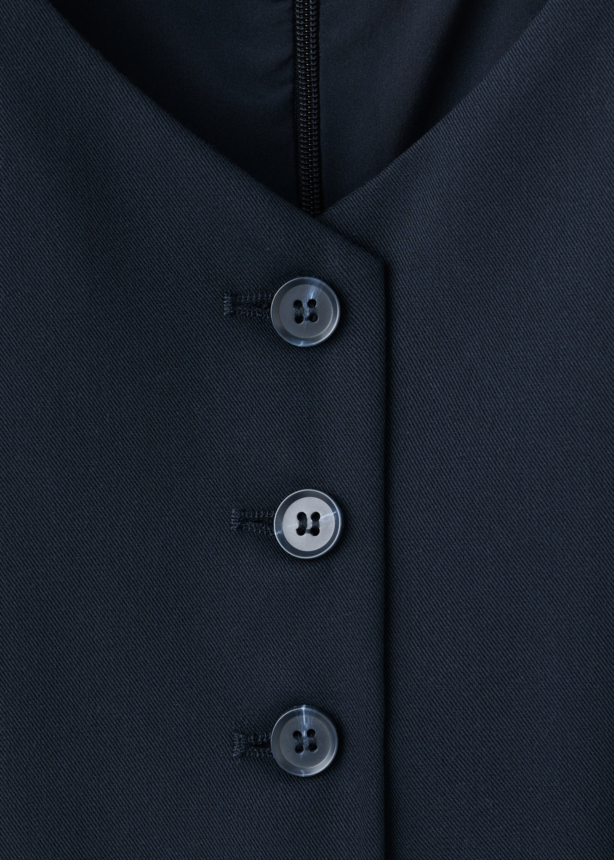 Pleated dress with belt - Details of the article 8, Navy. Ref: 27022546-00.