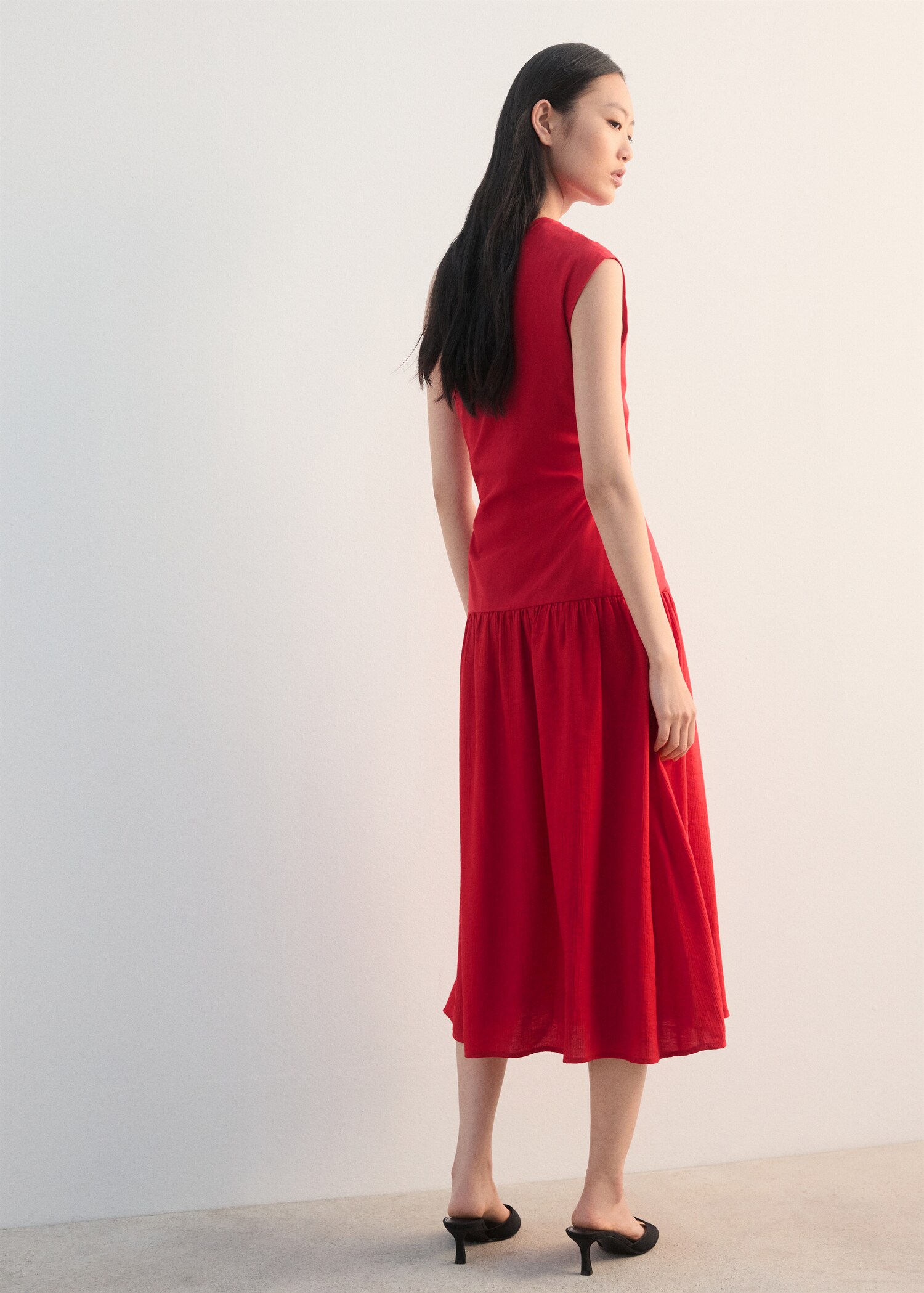 Asymmetrical pleated dress - Reverse of the article