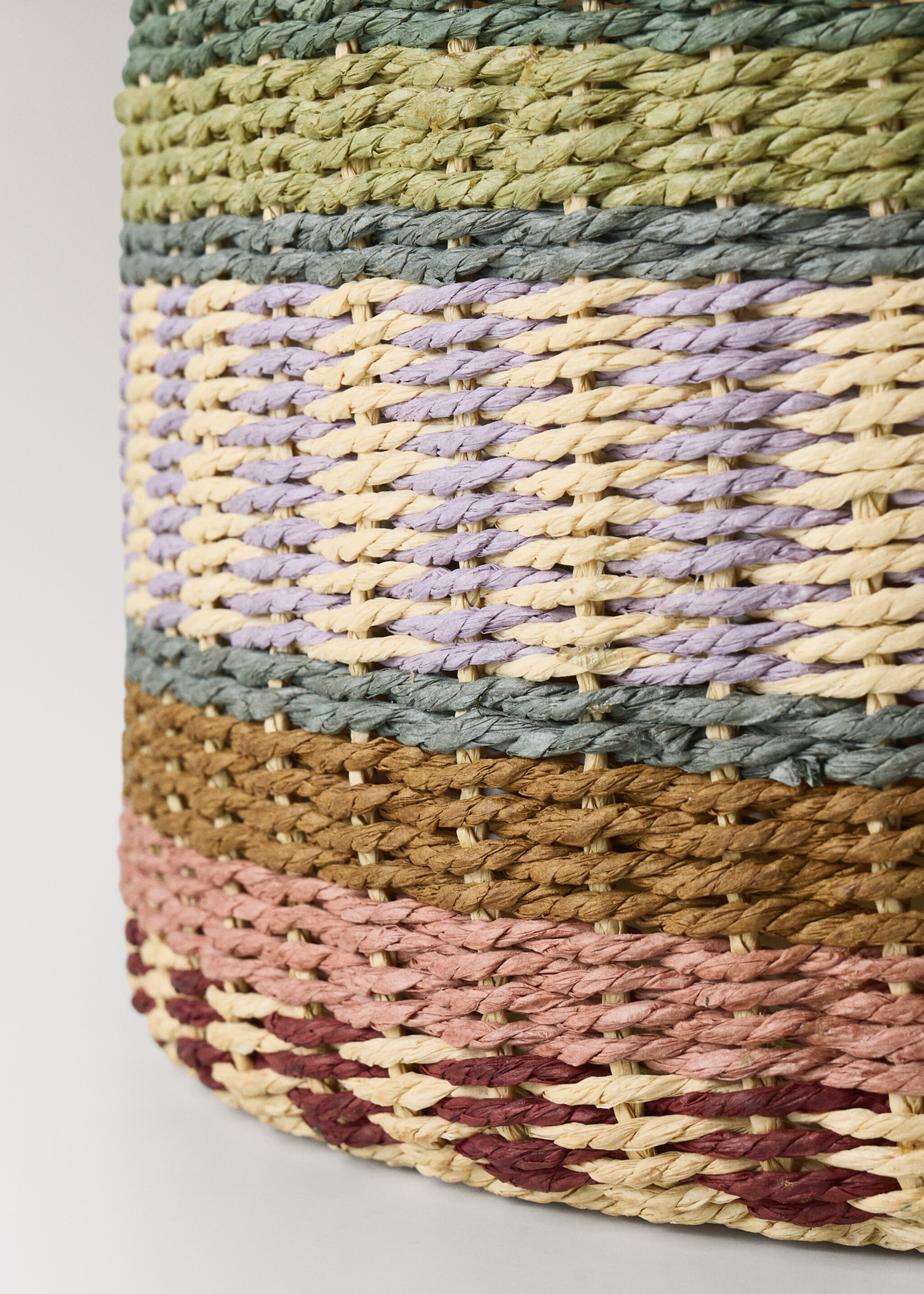 Large circular basket with colorful print - Details of the article 2, Purple. Ref: 27022898-00.