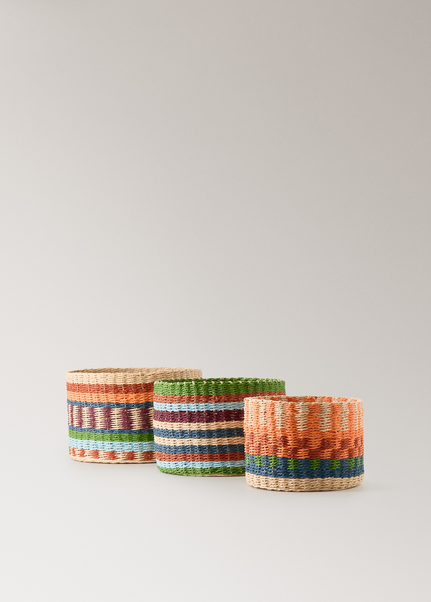 Medium multicoloured patterned circular basket - Details of the article 3