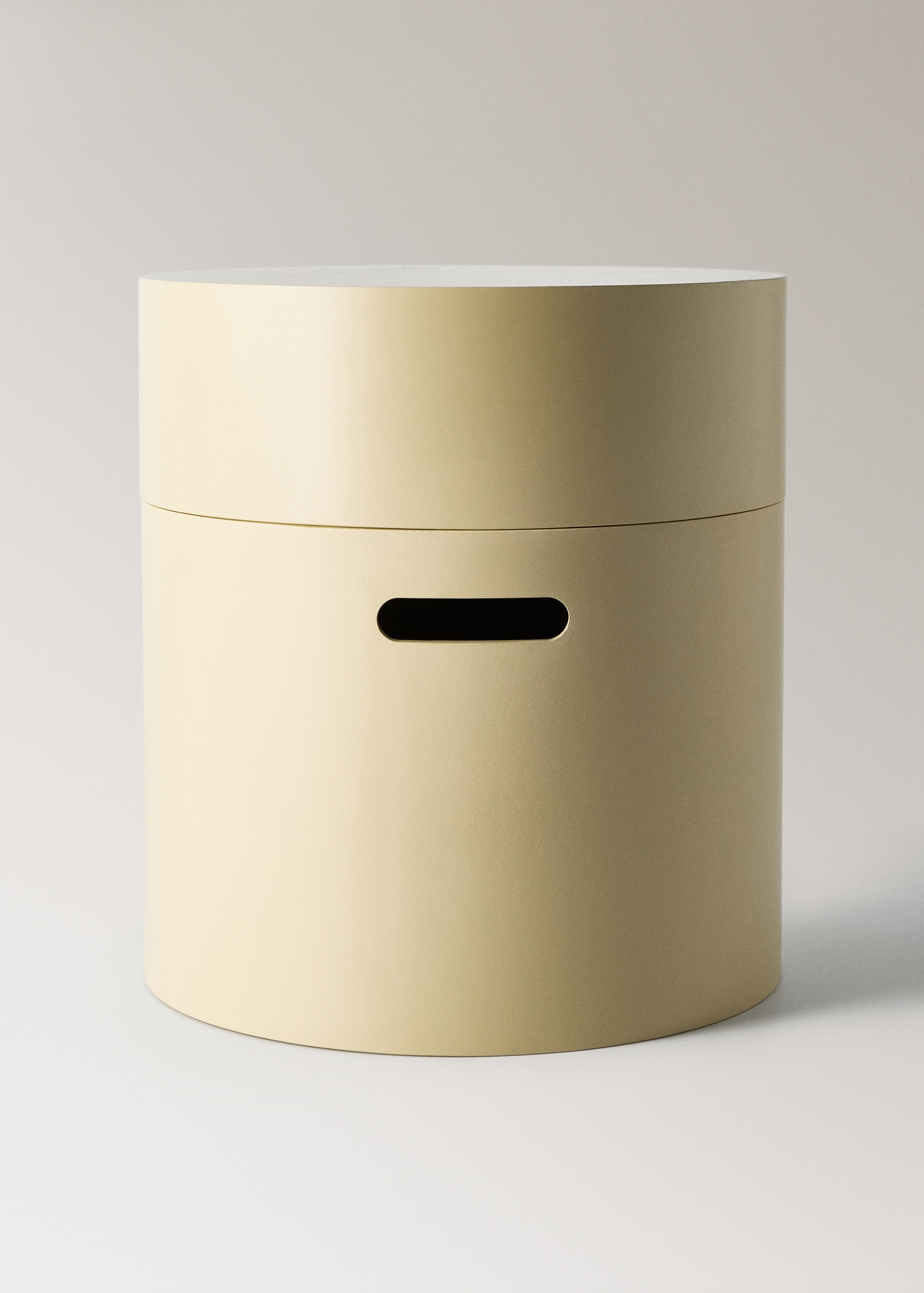 Wooden box with cylindrical lid and rectangular handle detail - Article without model