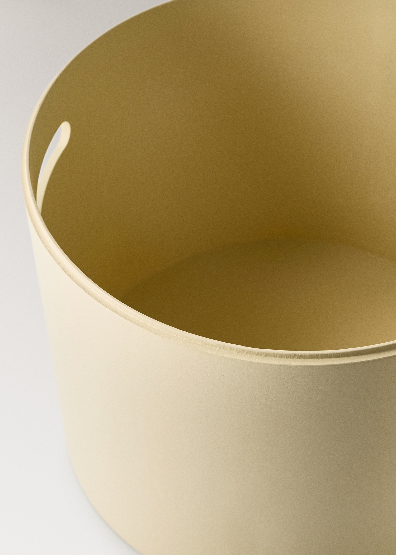 Wooden box with cylindrical lid and rectangular handle detail - Details of the article 3