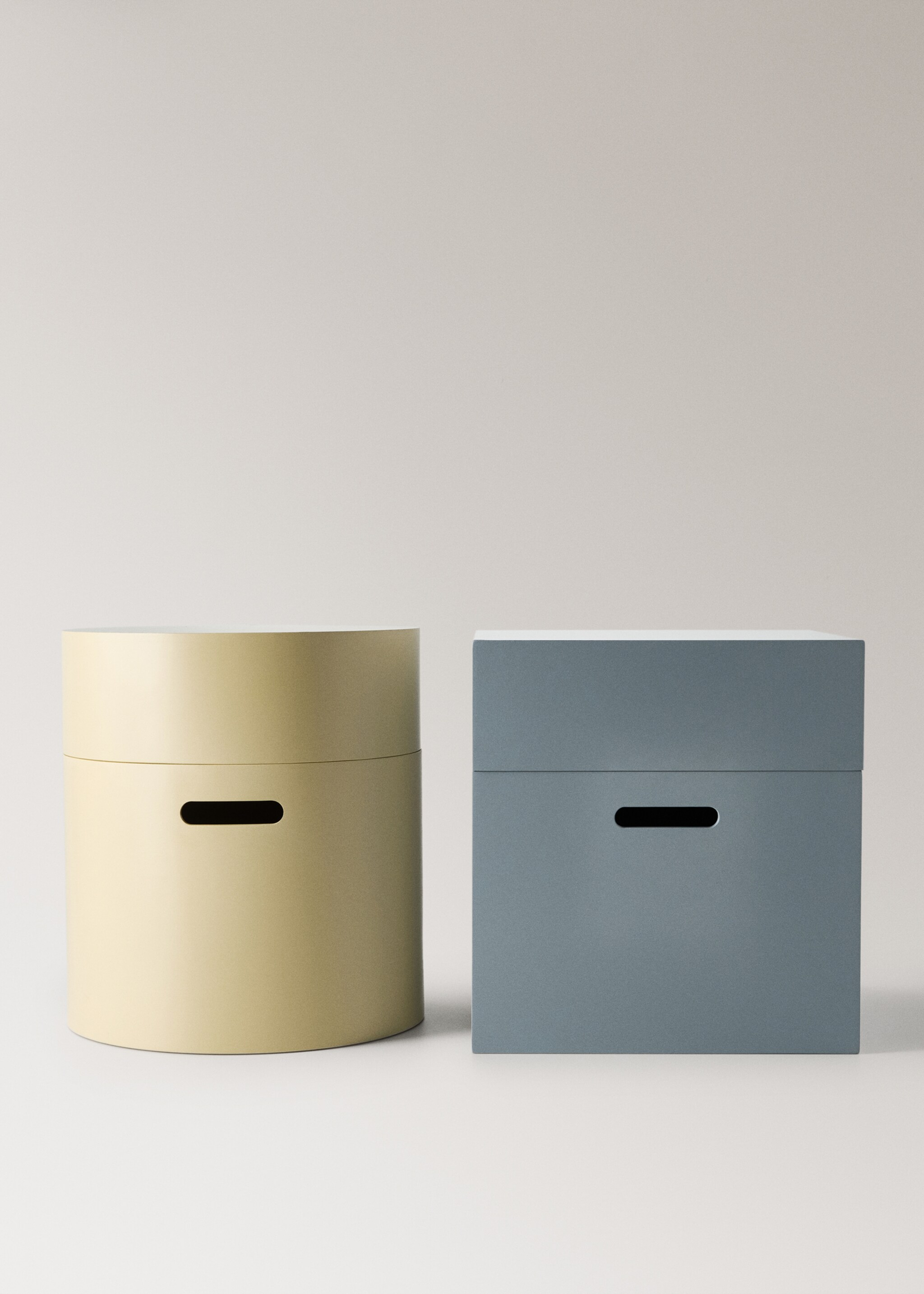 Wooden box with cylindrical lid and rectangular handle detail - Details of the article 4, Pastel Yellow. Ref: 27022901-00.