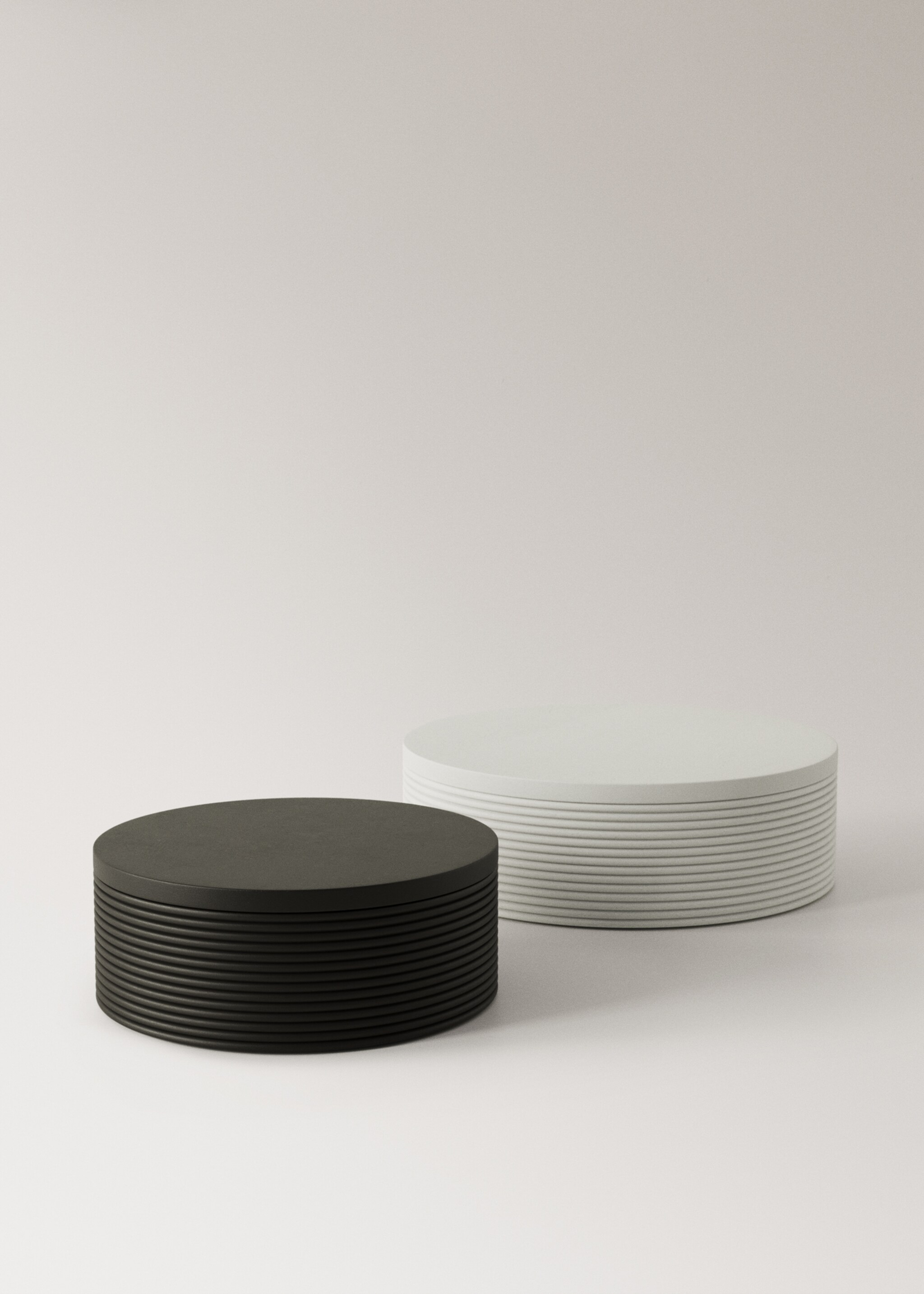 Medium round wooden box - Details of the article 3, Black. Ref: 27022903-00.