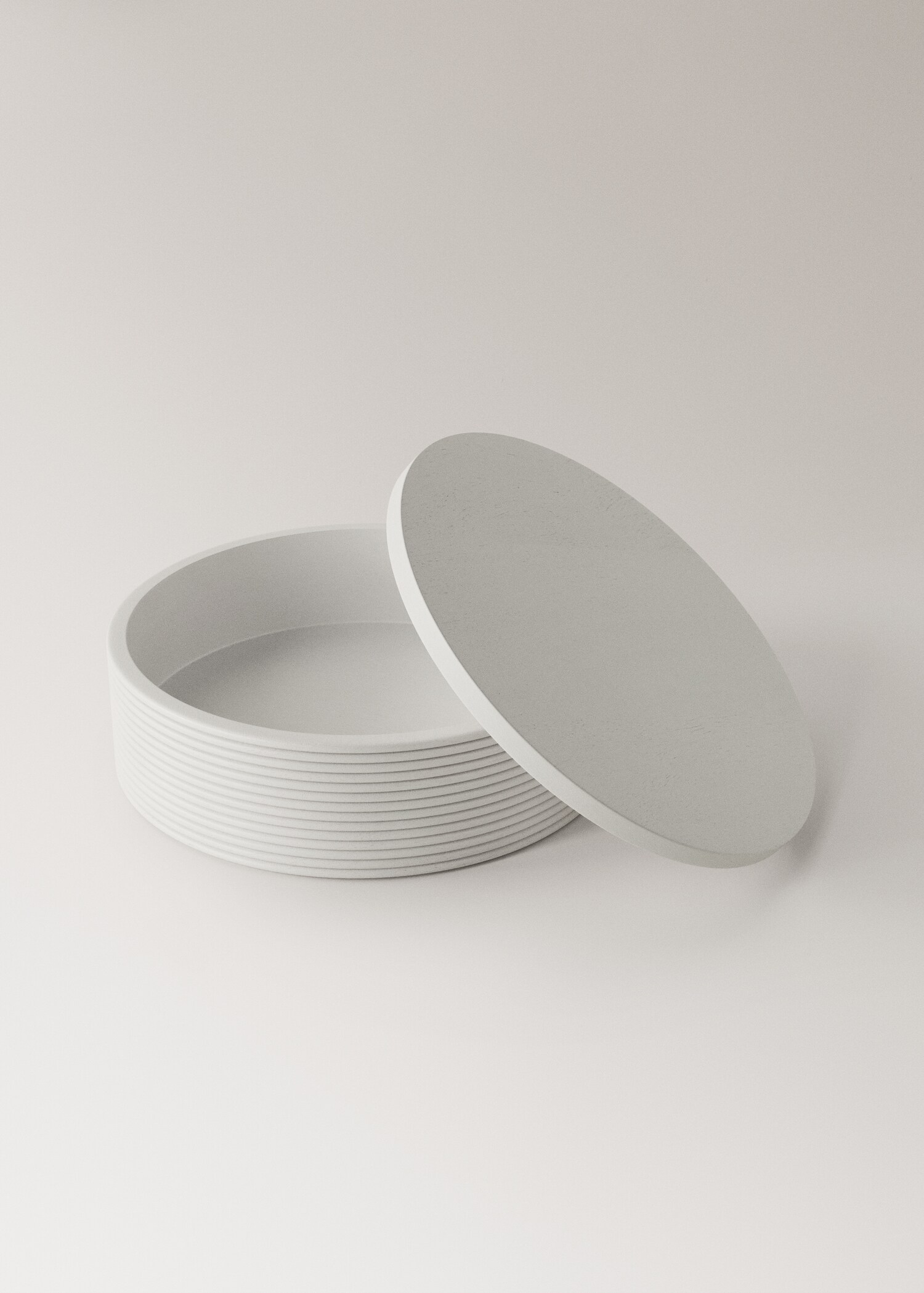 Large round wooden box - Details of the article 2