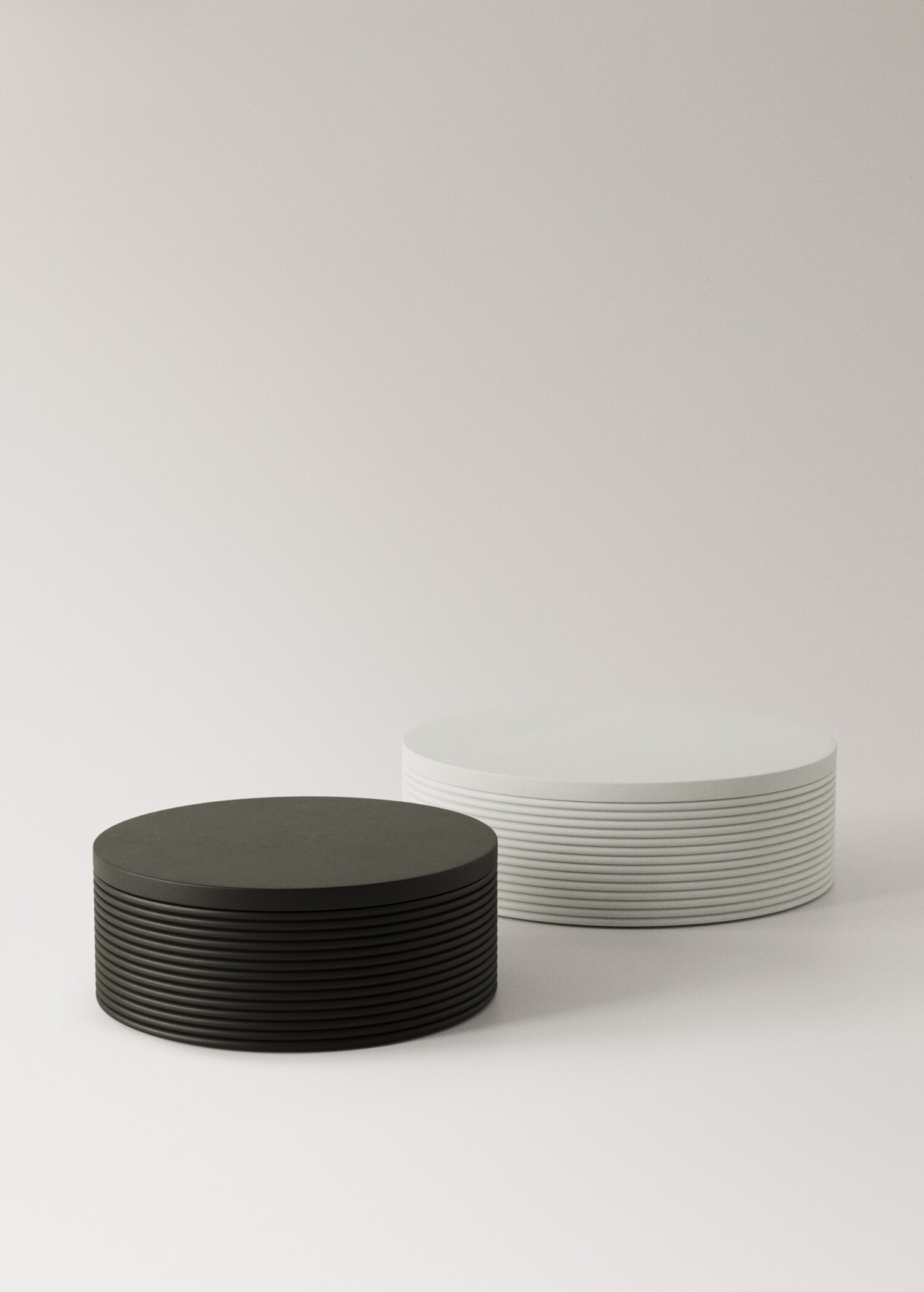 Large round wooden box - Details of the article 3