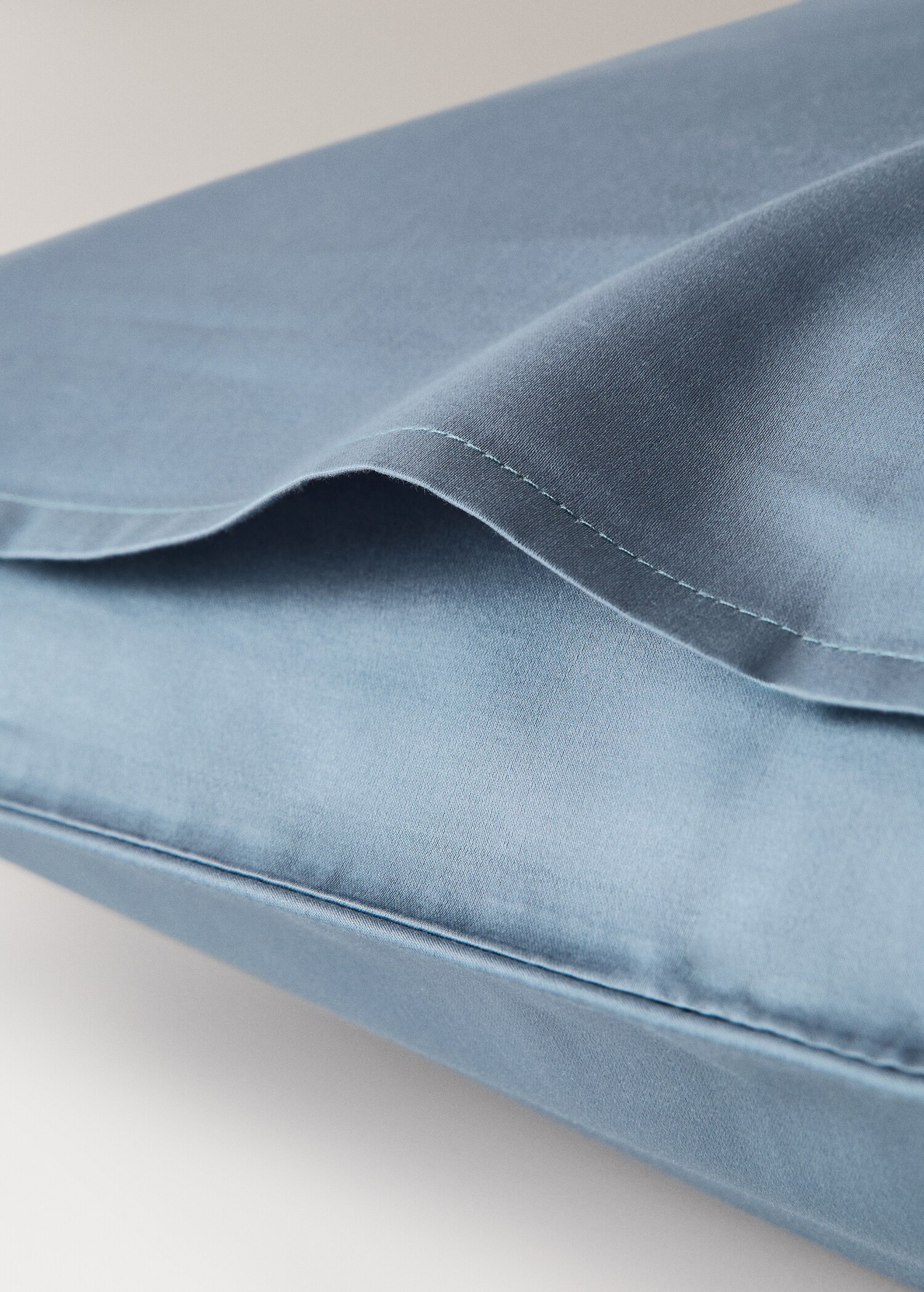 Two 600-thread count cotton satin pillowcases 60x60 cm - Details of the article 2