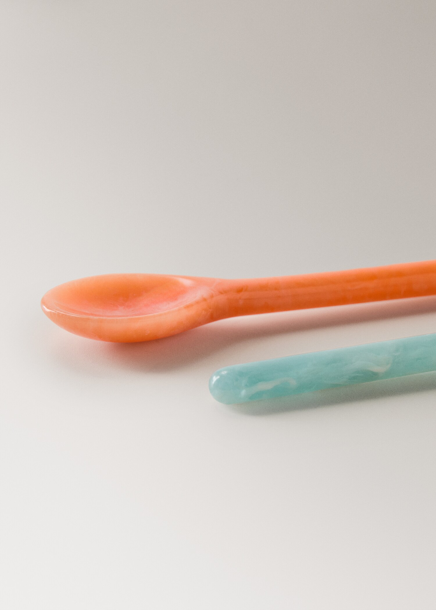 Pack of 4 resin dessert spoons - Details of the article 2