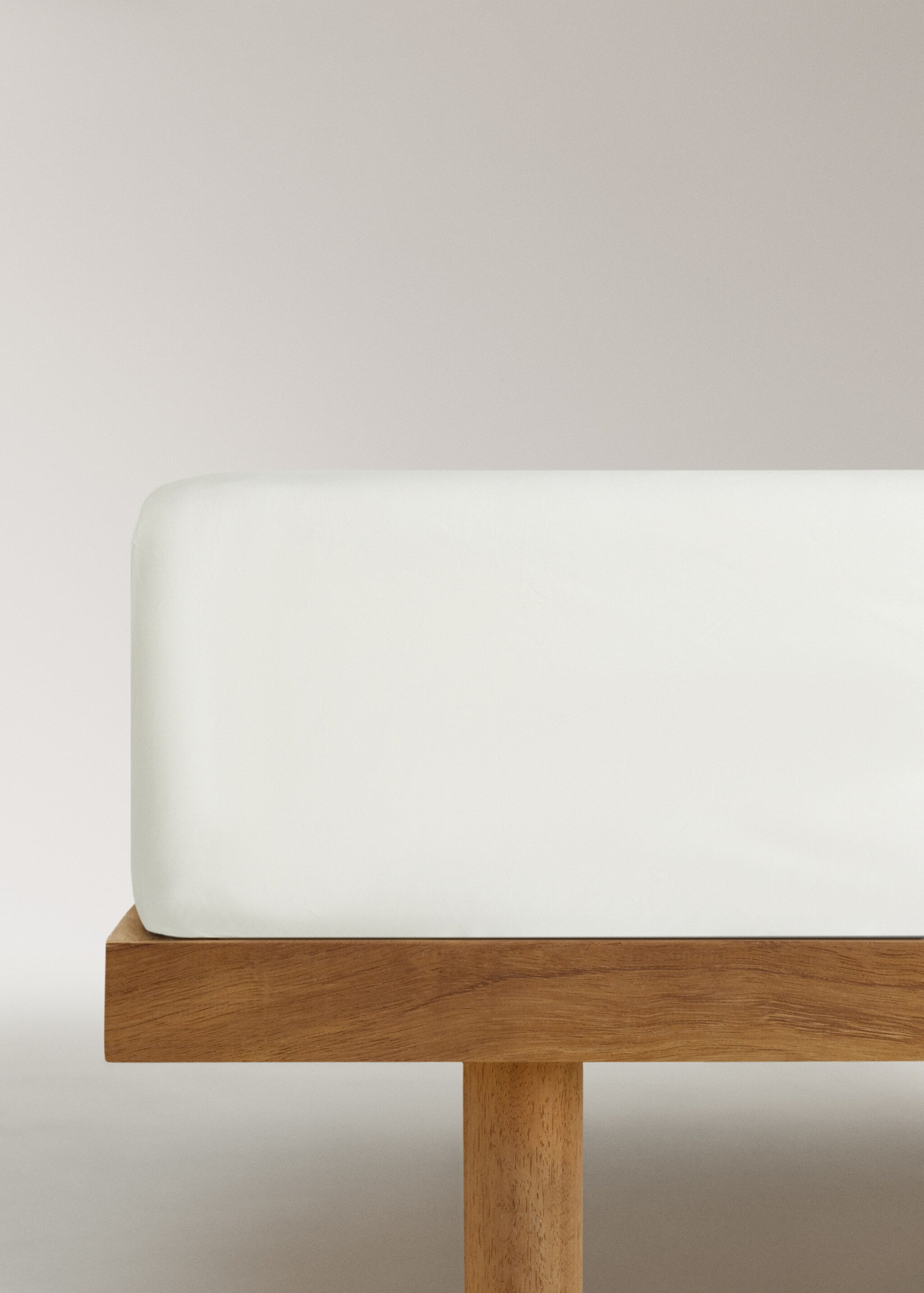 200-thread count percale cotton fitted sheet for 180 cm bed - Article without model, Ecru. Ref: 27022923-00.