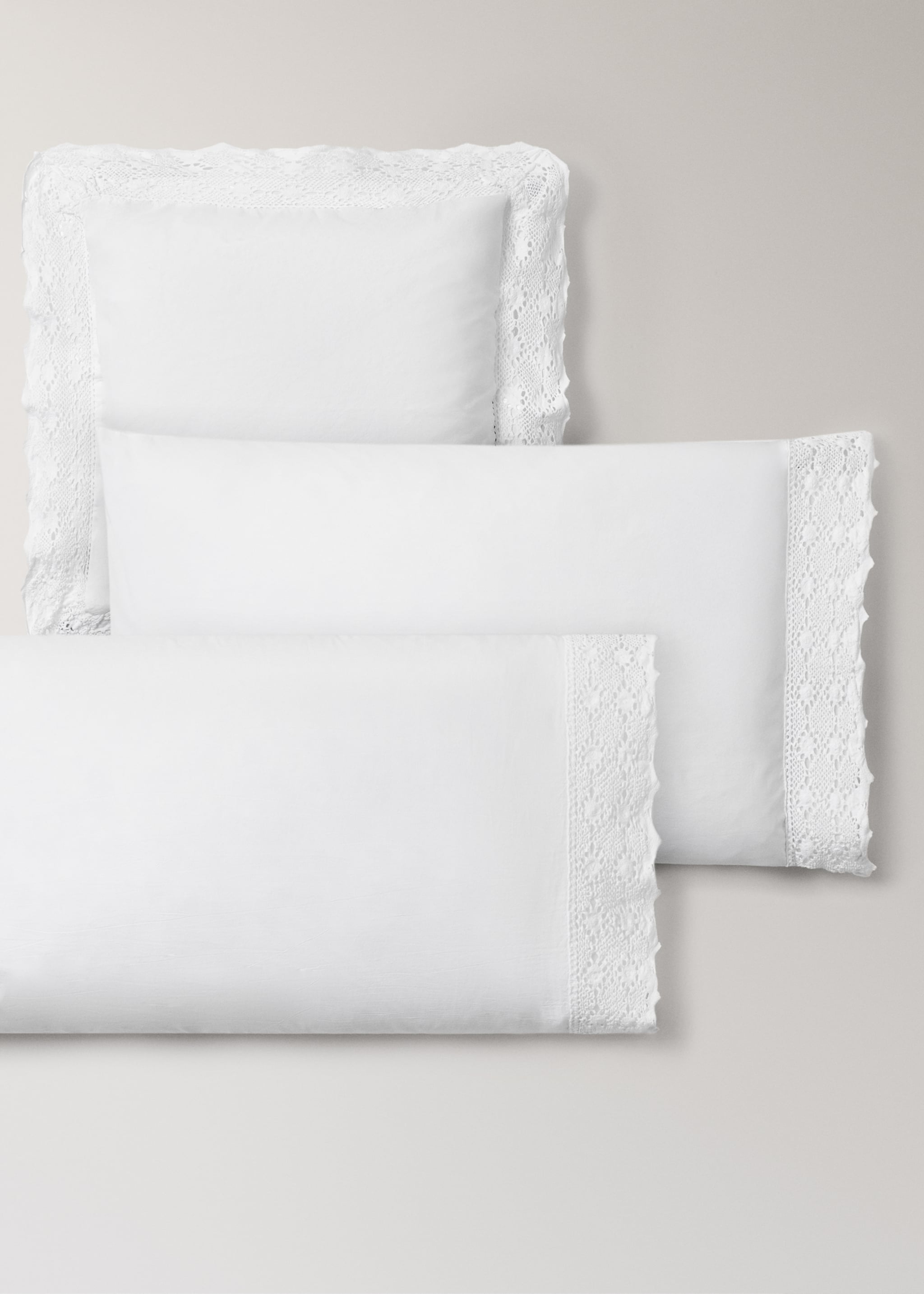 Two garment-dyed cotton pillowcases with wide lace 50x75 cm - Details of the article 4, White. Ref: 27022926-00.