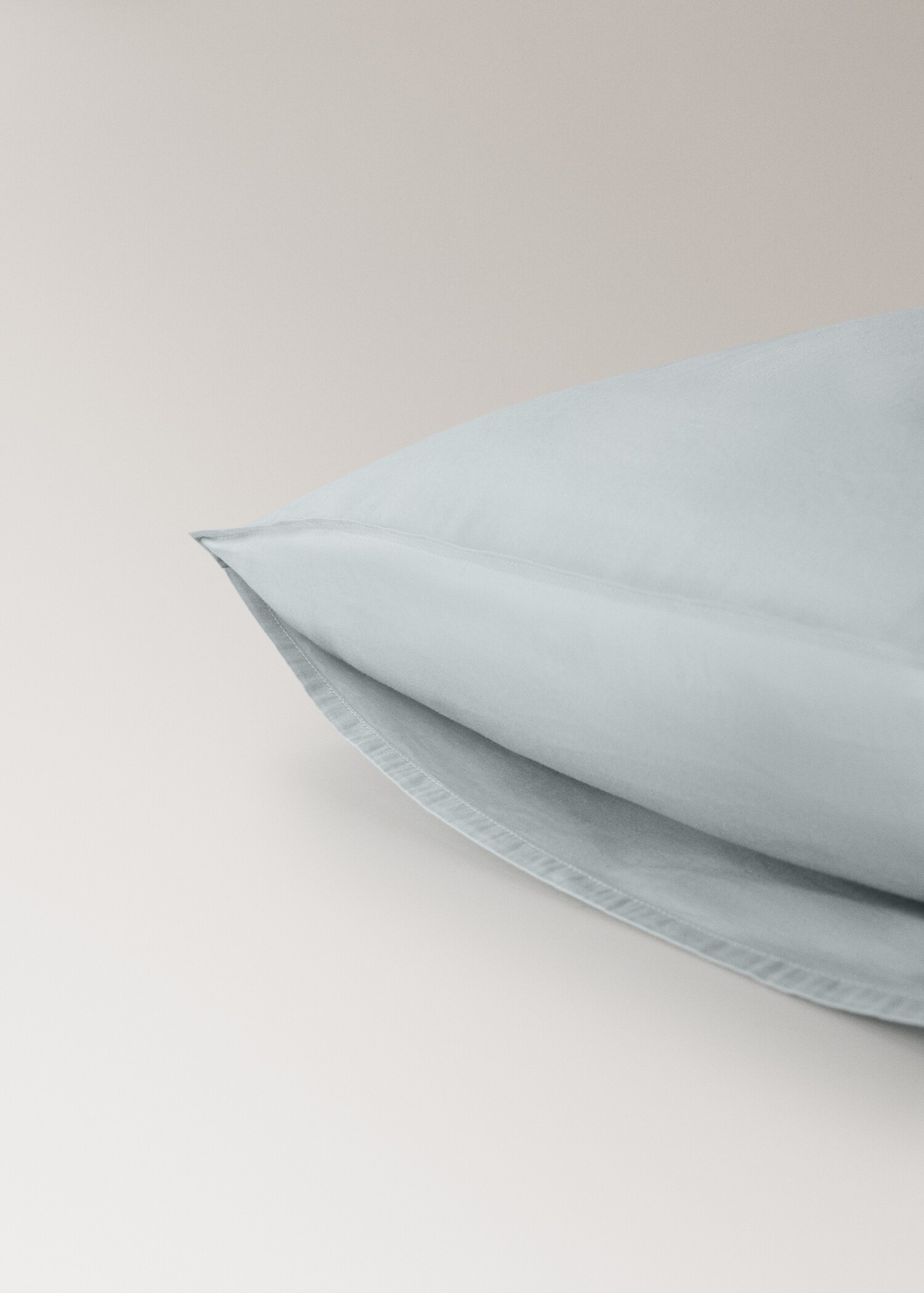Two double-stitched satin pillowcases 50x75 cm - Details of the article 2