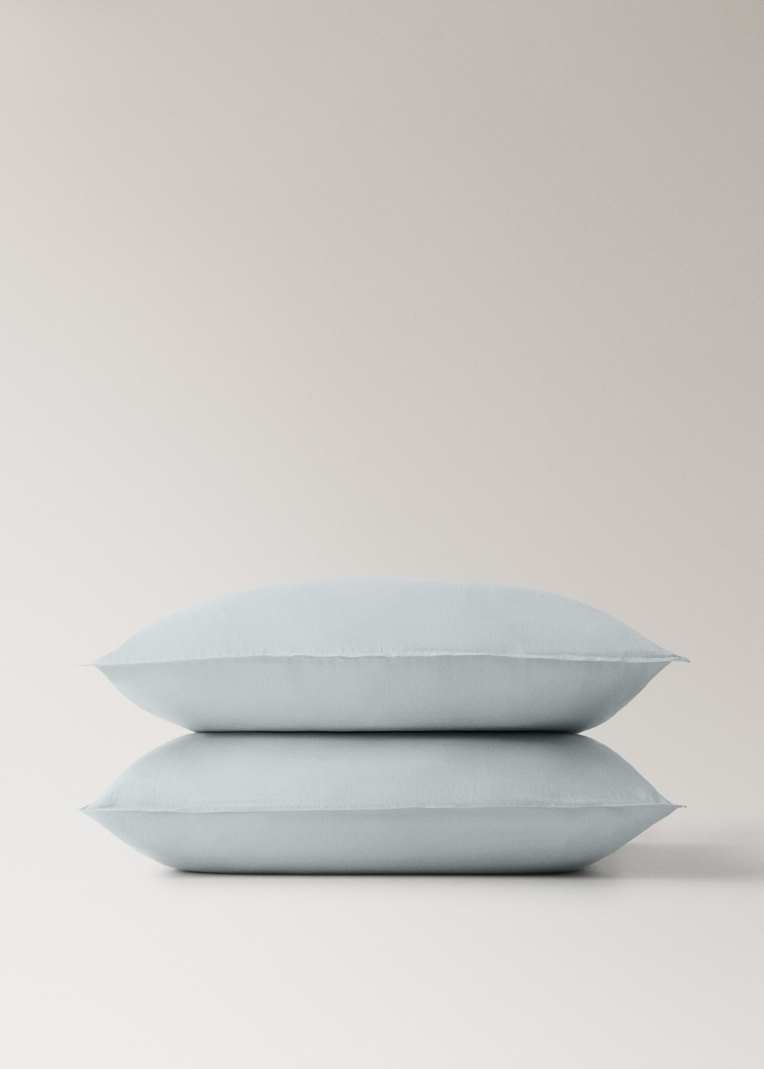 Two double-stitched satin pillowcases  60x60 cm - Details of the article 3