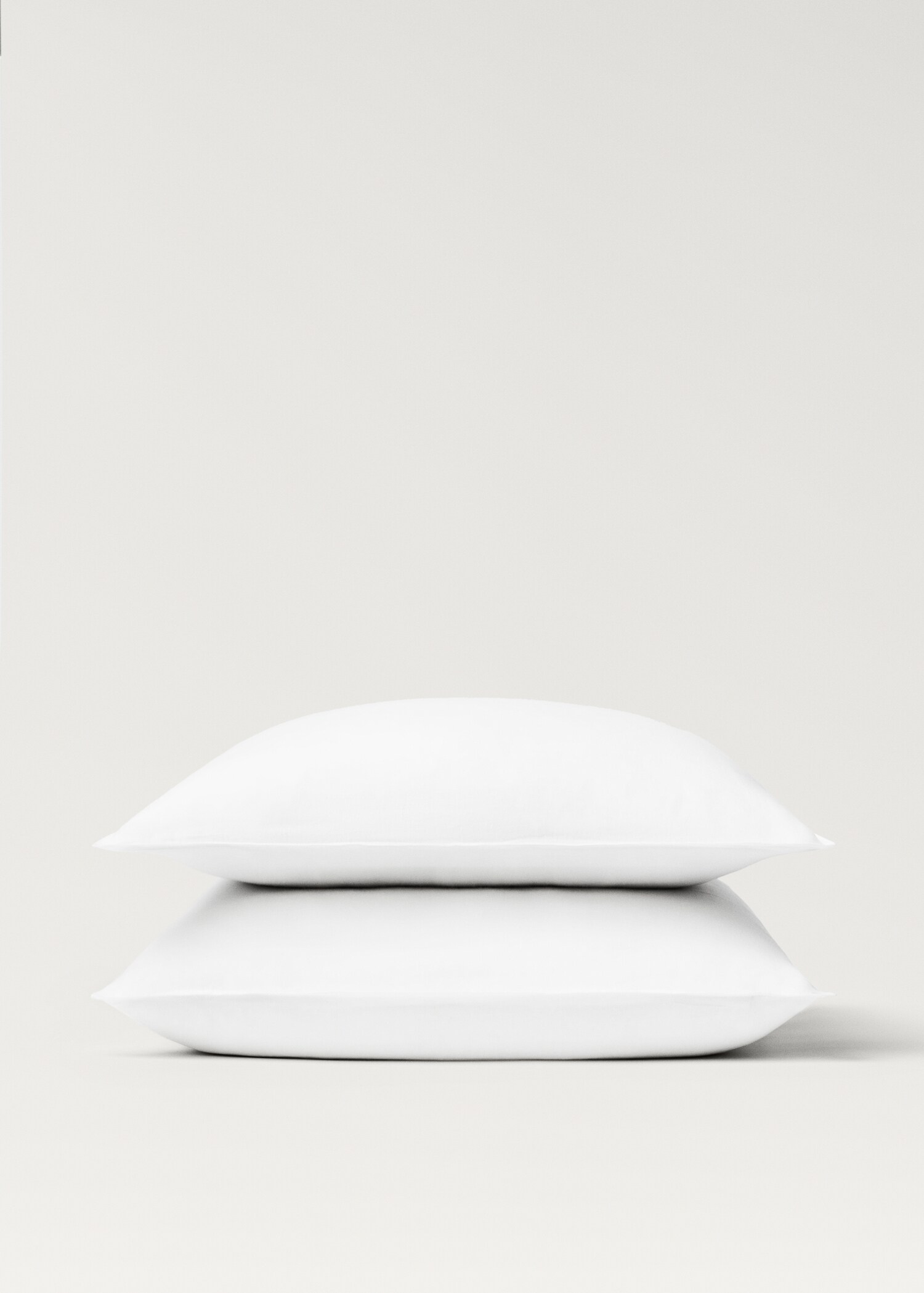 Two washed linen pillowcases 60x60 cm - Details of the article 1