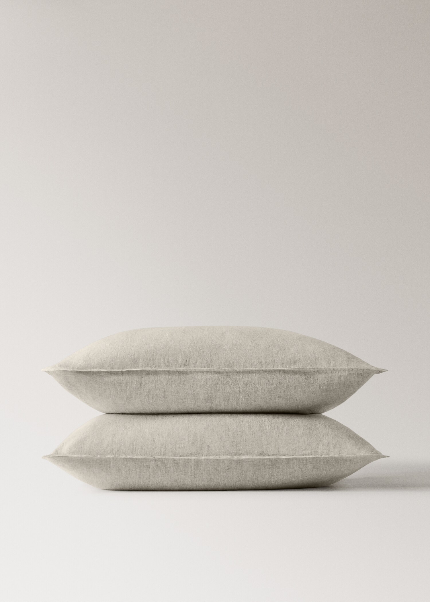 Deux taies d'oreiller lin lavé 60x60 cm - Détail de l'article 1
