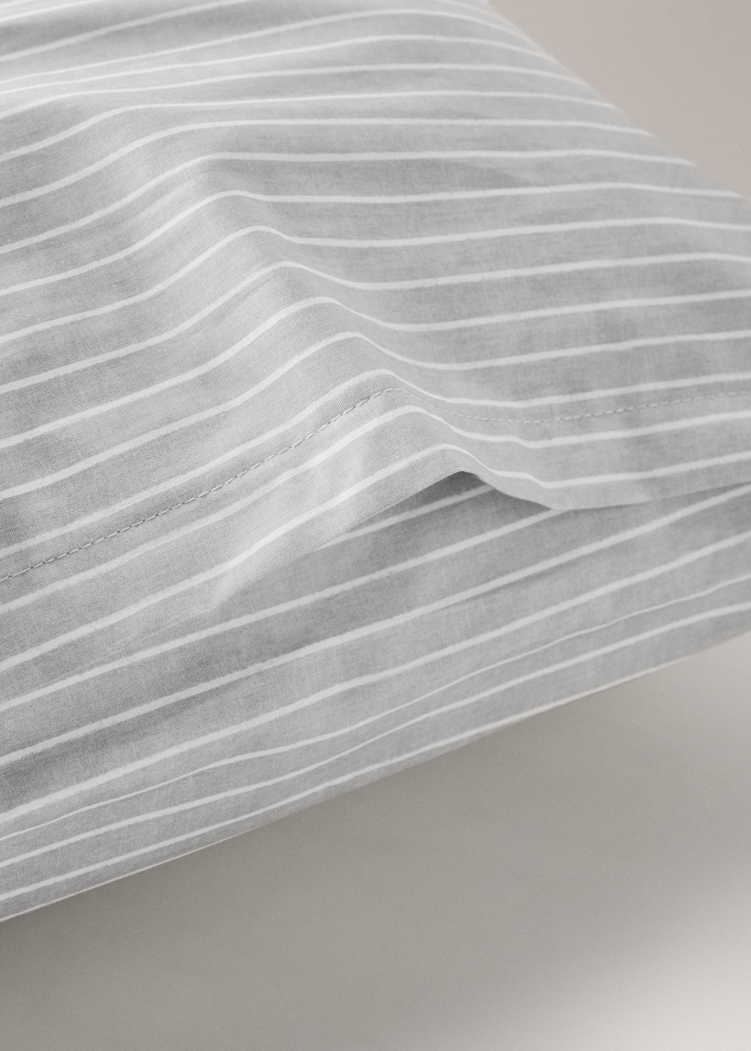 Two cotton percale striped pillowcases 50x75 cm - Details of the article 1