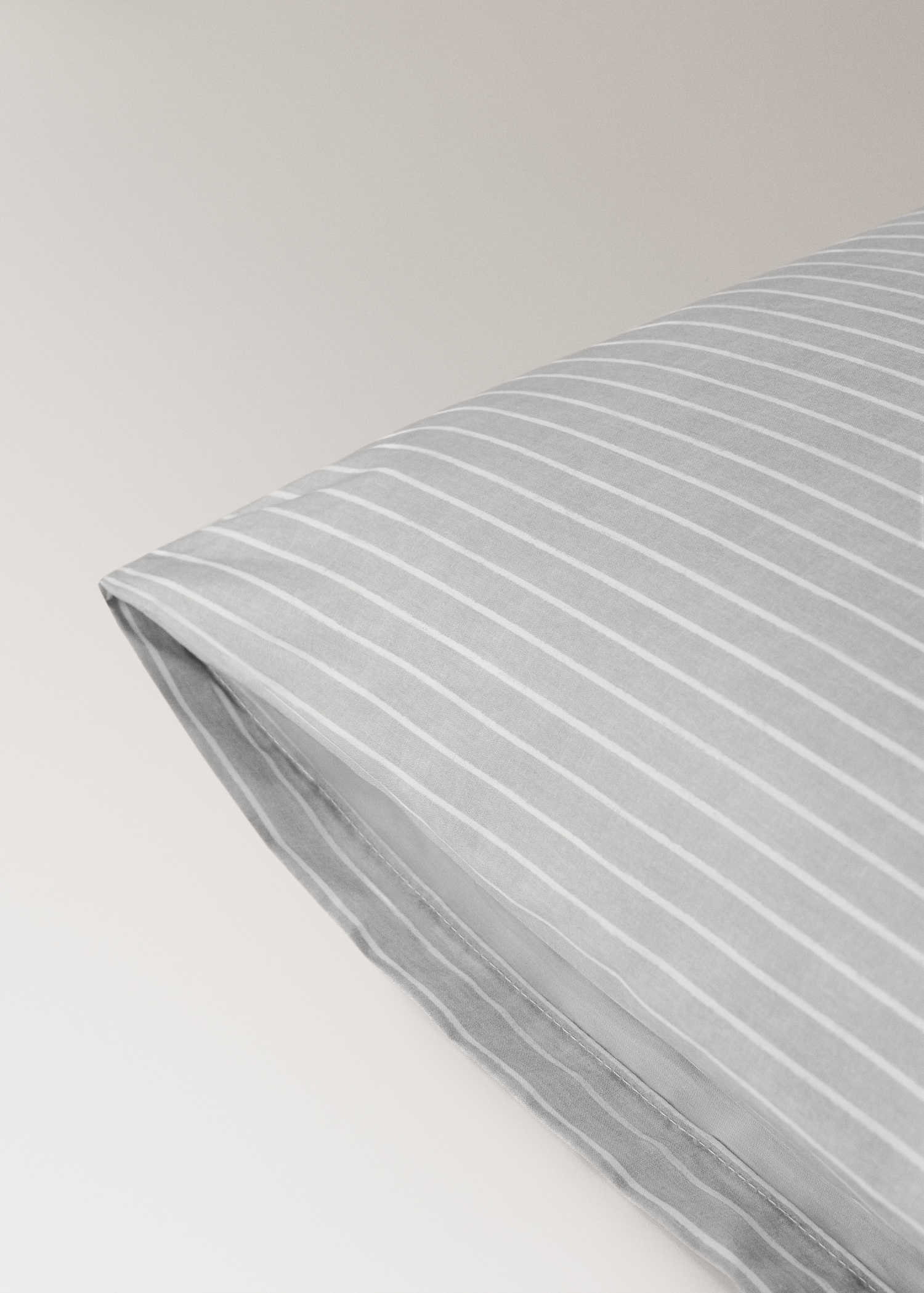 Two cotton percale striped pillowcases 50x75 cm - Details of the article 2