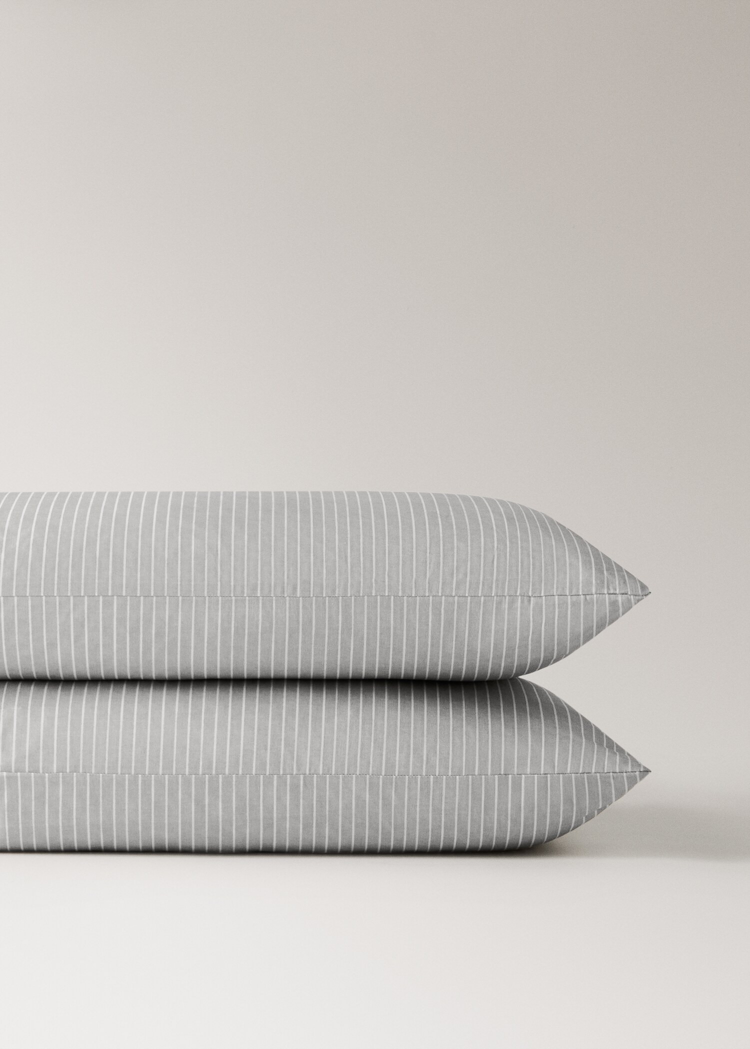 Two cotton percale striped pillowcases 50x75 cm - Details of the article 3