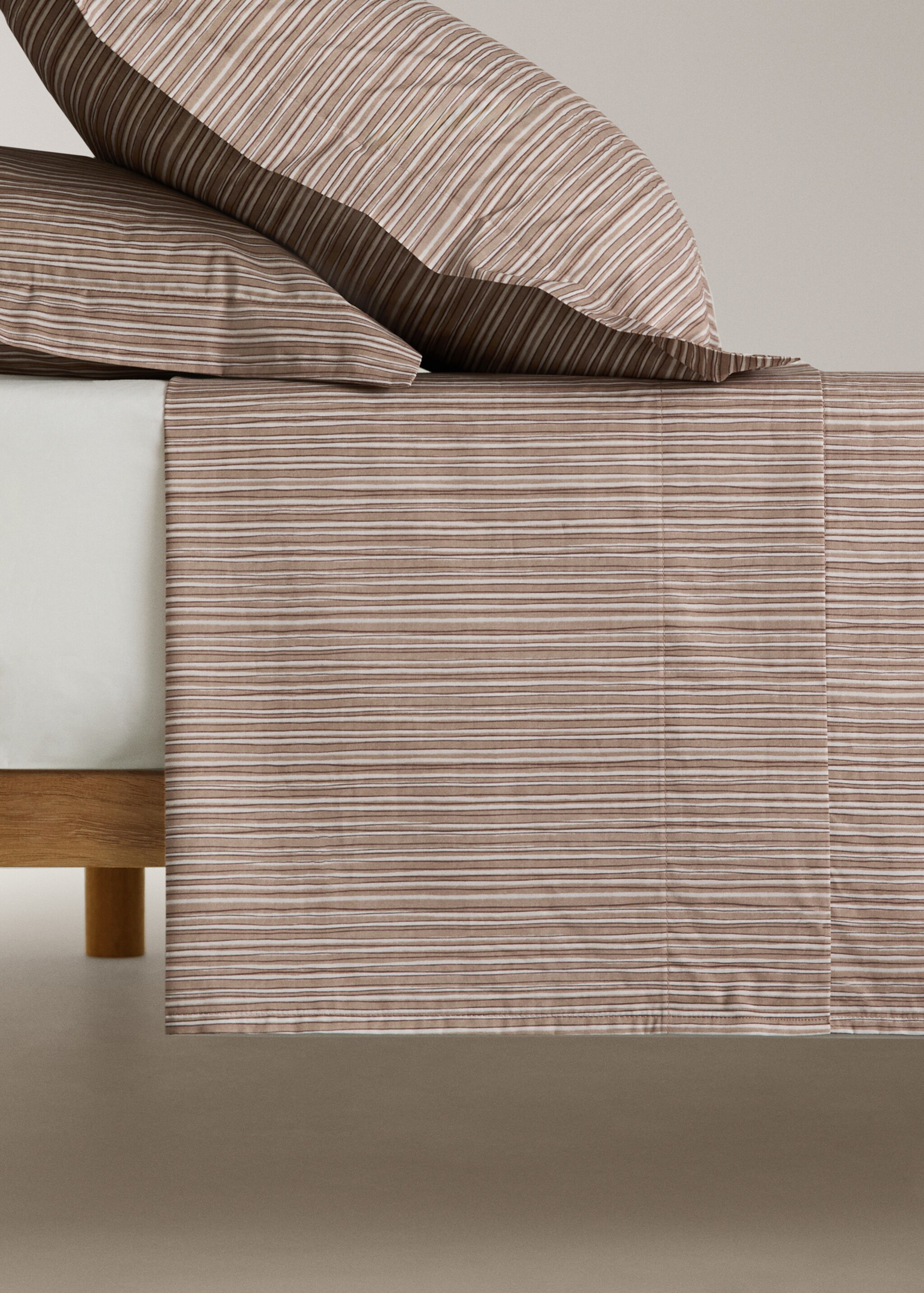 Drap plat imprimé rayures fines 150/160 cm - Article sans modèle, Tabac. Ref: 27022946-00.