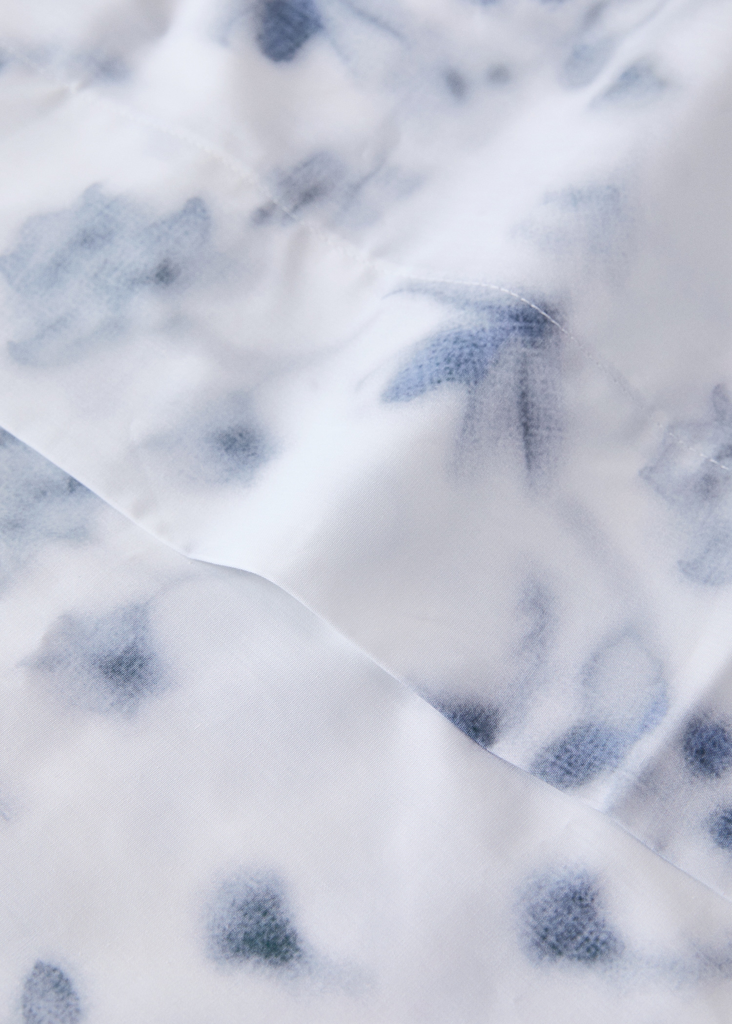 Prześcieradło wierzchnie z perkalu z rozmytym kwiatowym wzorem na łóżko 135/140 cm - Szczegóły artykułu 1